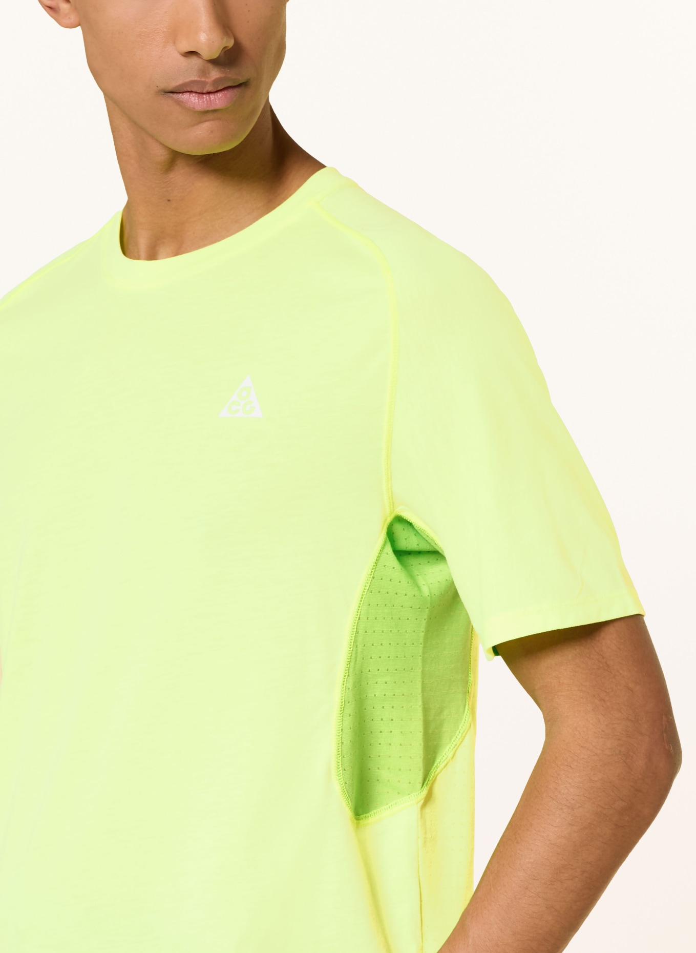 Nike T-shirt ACG SOLAR CHASE in materiaalmix: NEONGROEN