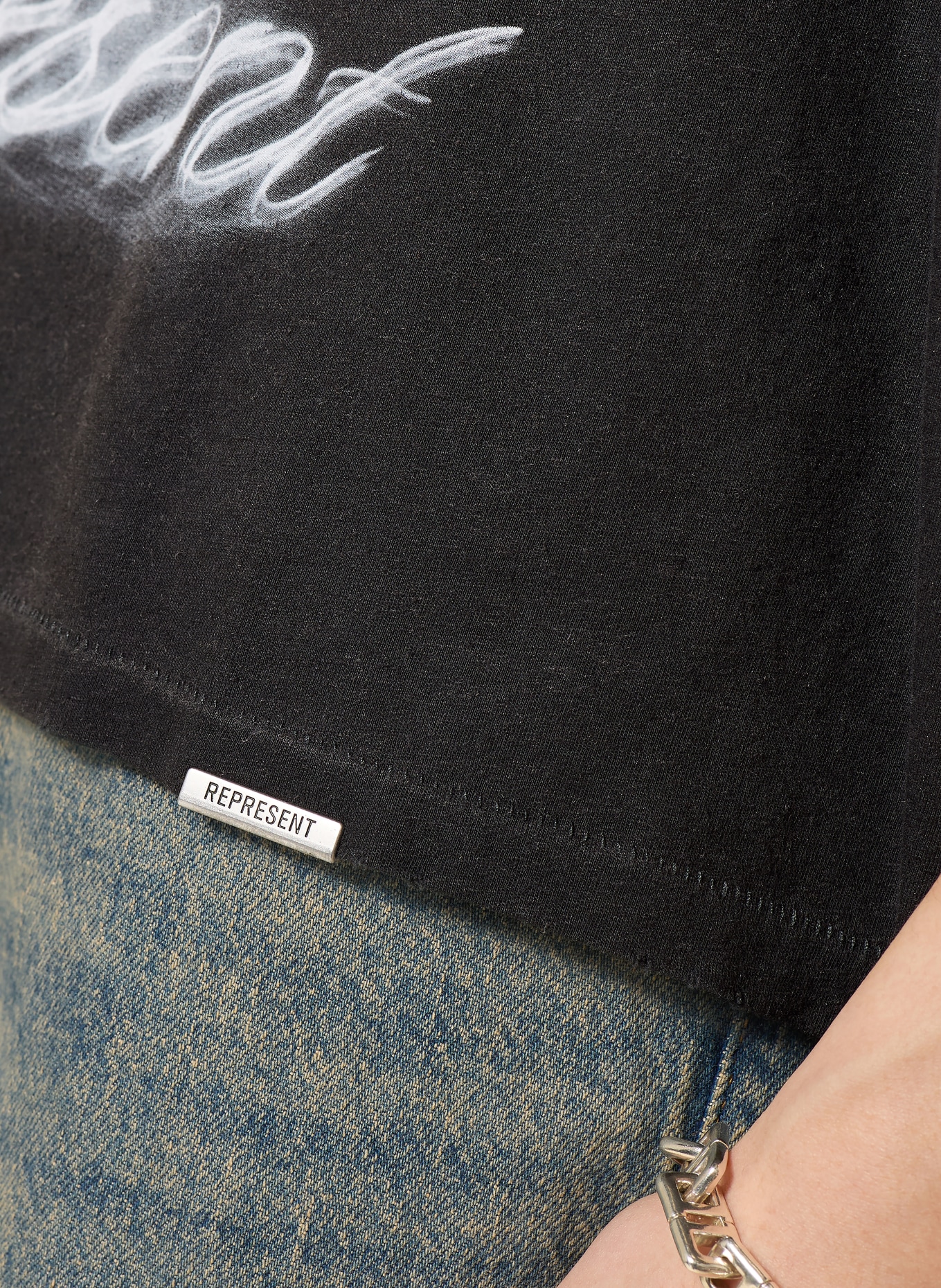 REPRESENT T-Shirt mit Nieten: SCHWARZ / DUNKELORANGE / WEISS