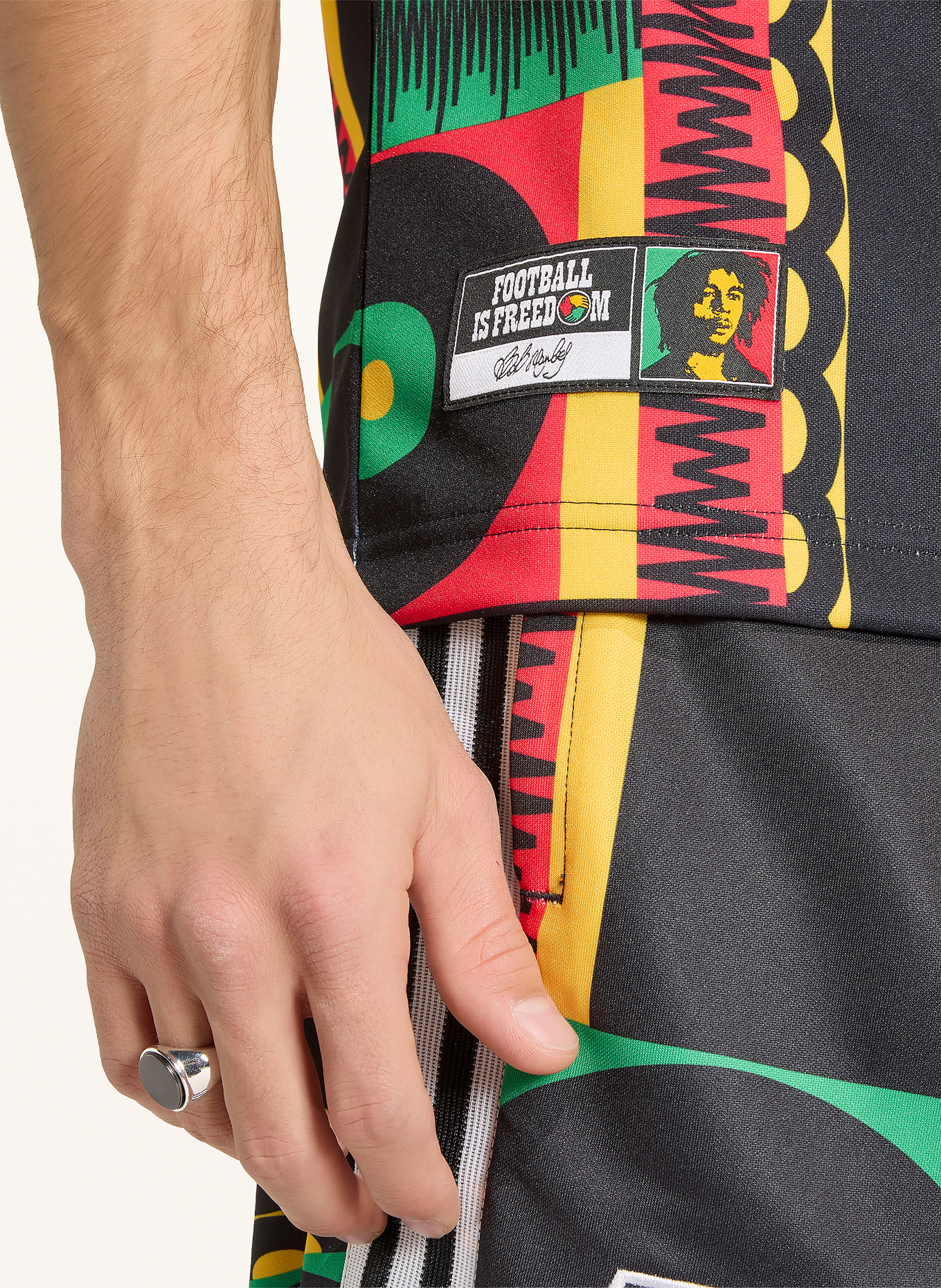 adidas Koszulka piłkarska JAMAIKA 26 X BOB MARLEY: CZARNY / CZERWONY / CIEMNOŻÓŁTY