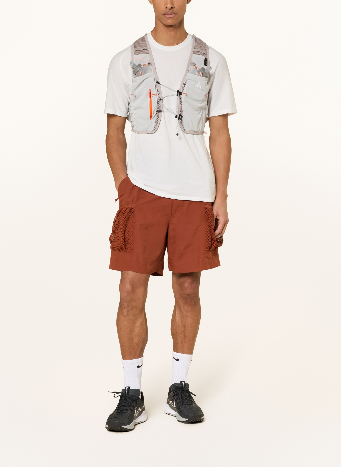 Nike ACG GOAT Running Vest: LIGHT GRAY / ORANGE