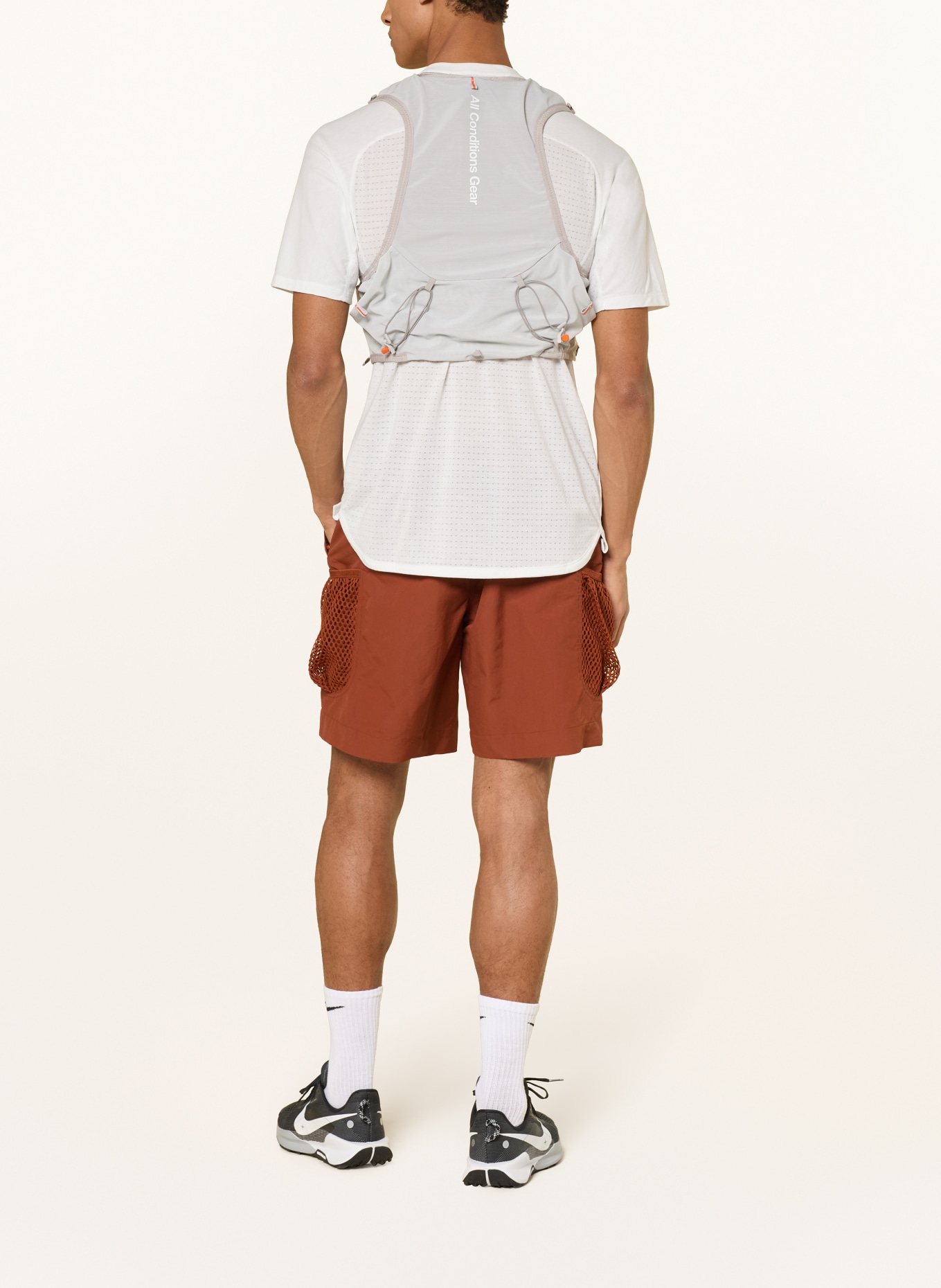 Nike ACG GOAT Running Vest: LIGHT GRAY / ORANGE