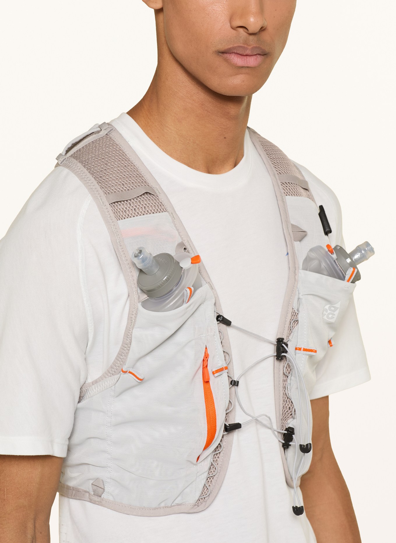Nike ACG GOAT Running Vest: LIGHT GRAY / ORANGE