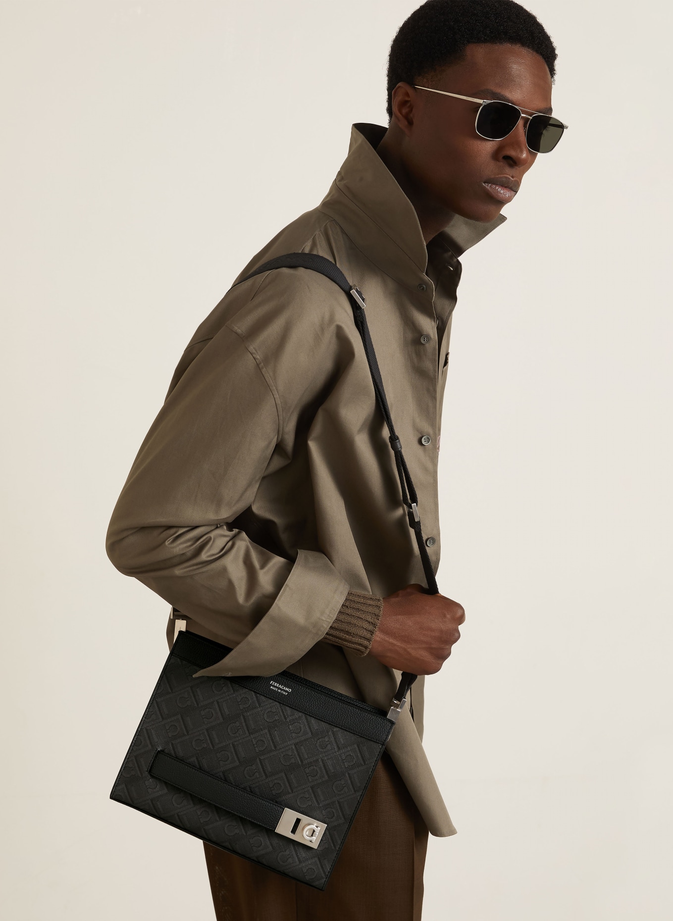 FERRAGAMO torba na ramię: CZARNY / SREBRNY / SZARY