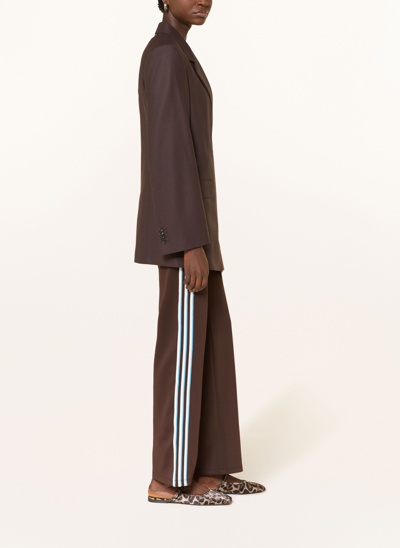 adidas Originals Hose mit Galonstreifen: DUNKELBRAUN / NEONBLAU / WEISS