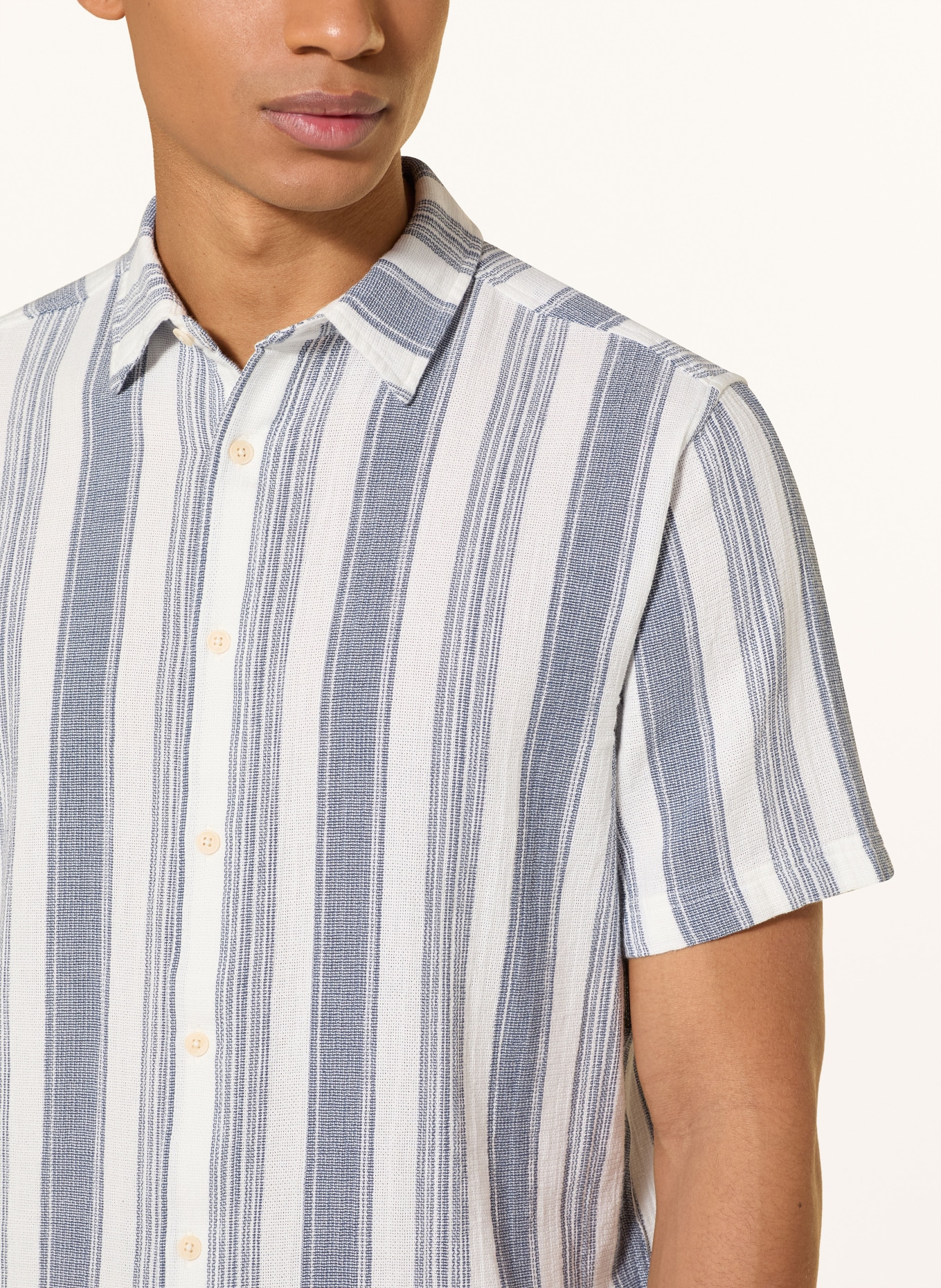 KnowledgeCotton Apparel Koszula z krótkim rękawem: BIAŁY / NIEBIESKI