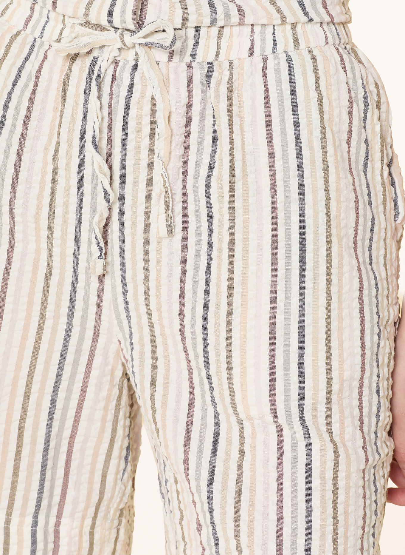 KnowledgeCotton Apparel Korte broek POSEY: ECRU / KAKI / DONKERBLAUW