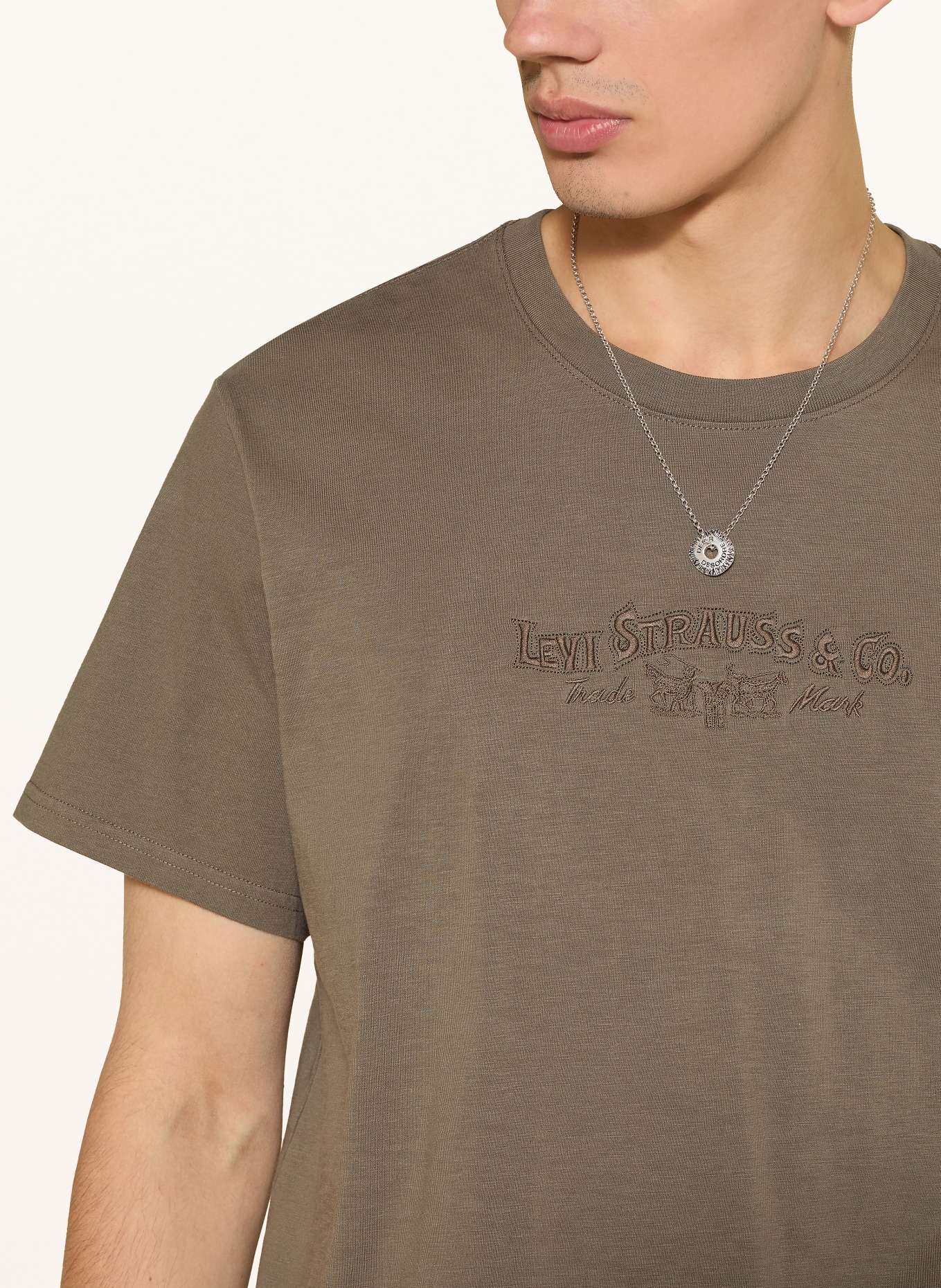 Levi's® T-shirt: KHAKI
