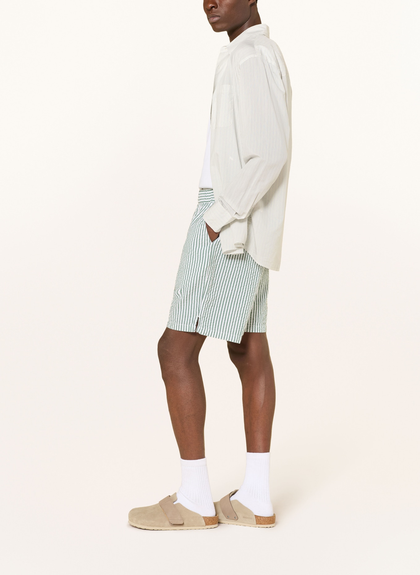 Levi's® Shorts: GRÜN / WEISS