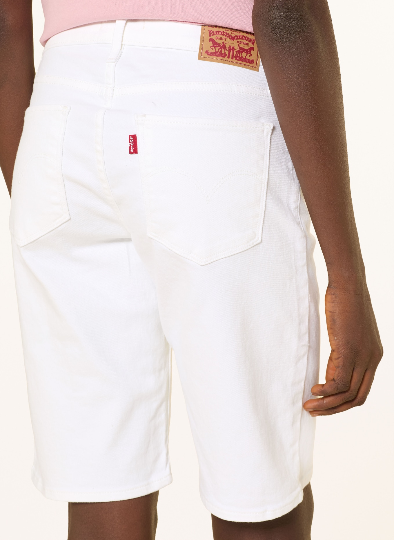 Levi's® Jeans-Bermudas SHAPING BERMUDA mit Shaping-Effekt: 04 Neutrals