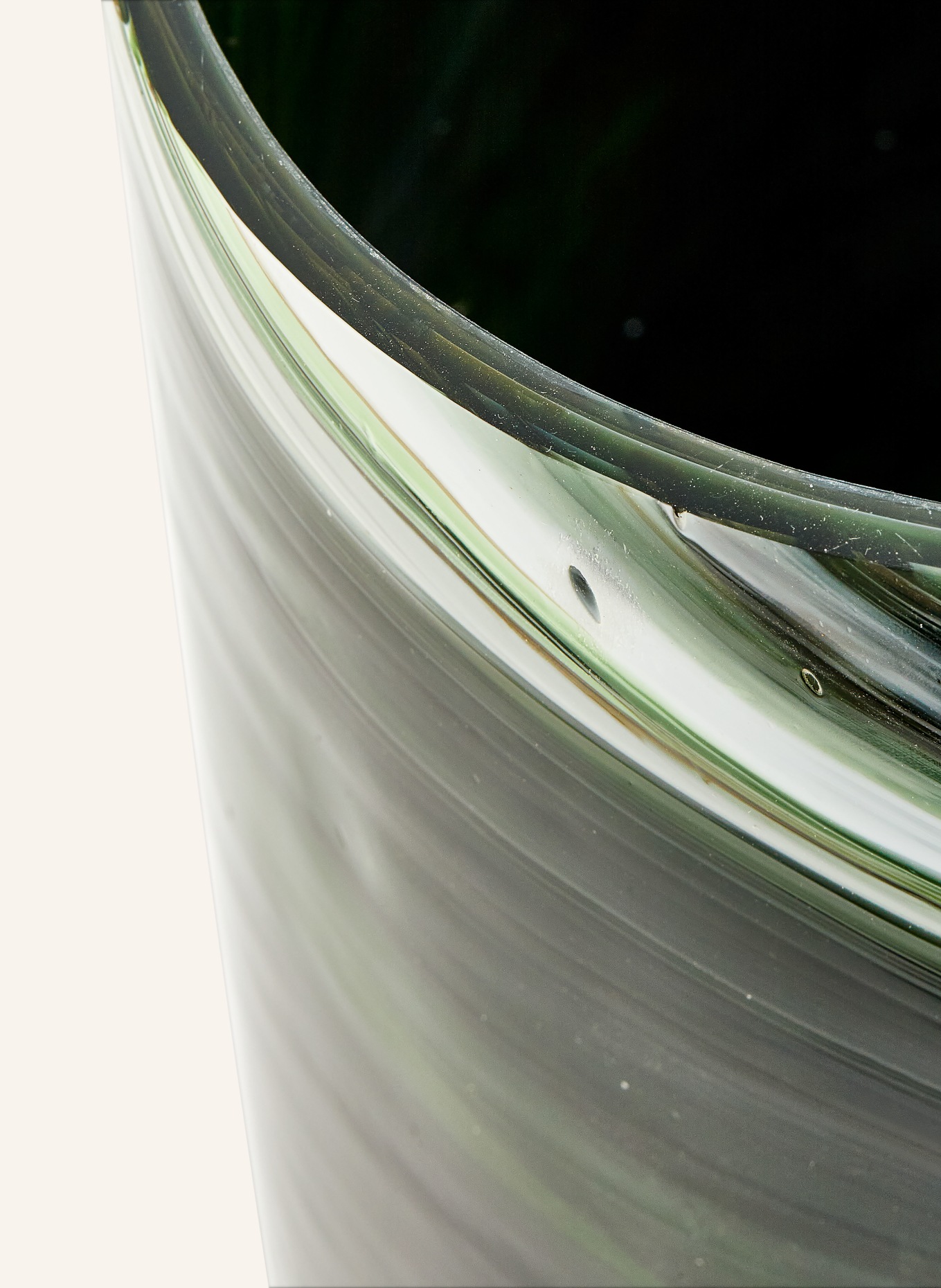 POLSPOTTEN Vaas MARBLED GLASS MEDIUM: DONKERGROEN / CRÈME / GROEN