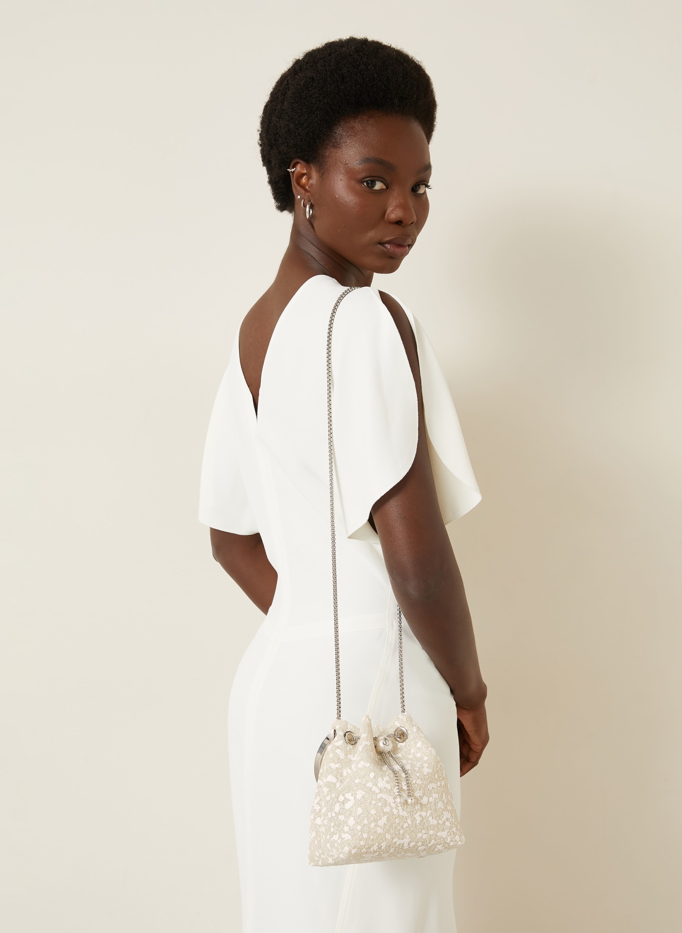 JIMMY CHOO Torba typu „beuteltasche” BON BON z brokatową przędzą i ozdobnymi koralikami: KREMOWY / SREBRNY / BIAŁY