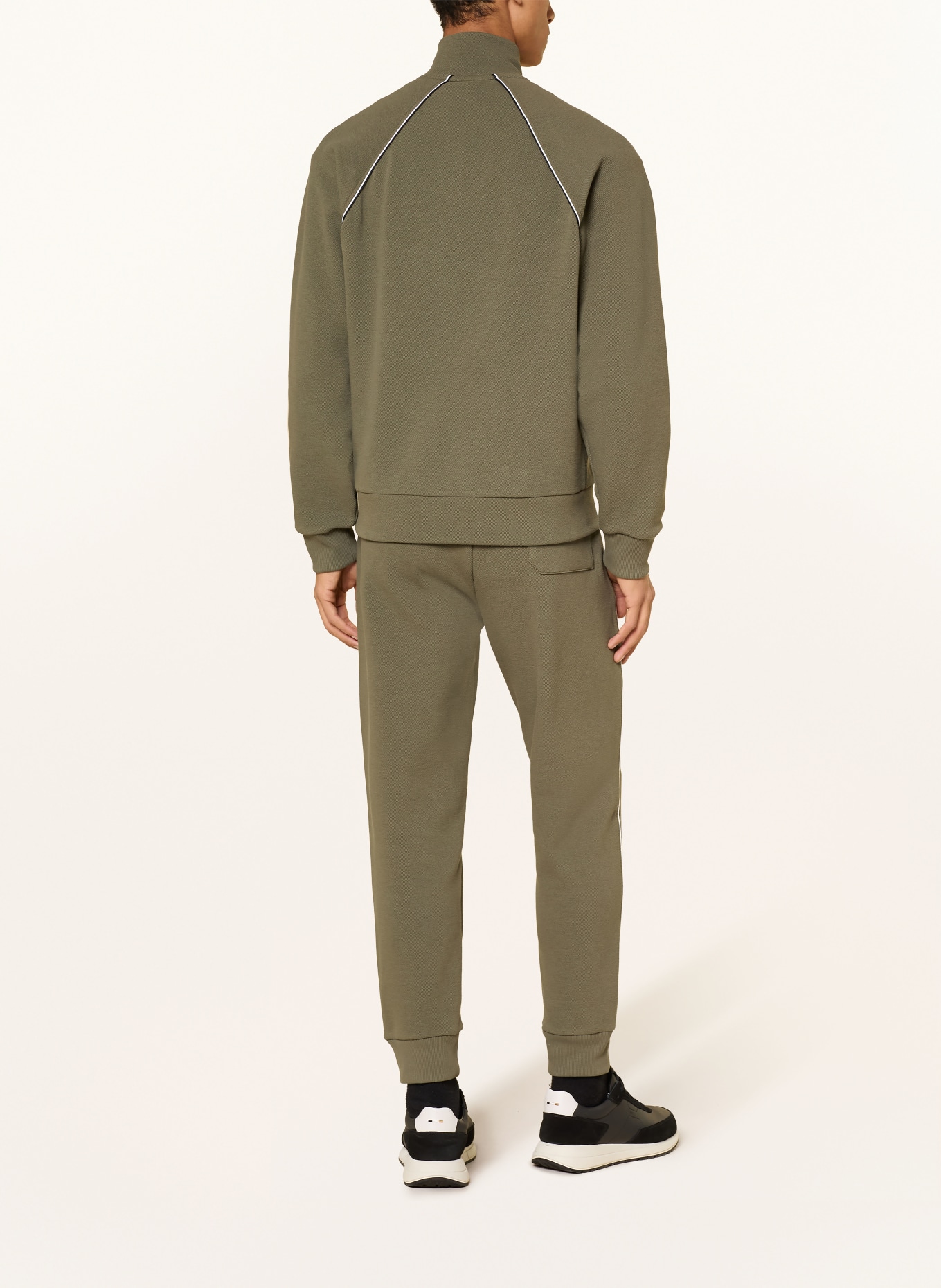 BOSS trainingspak: KAKI / WIT / ZWART