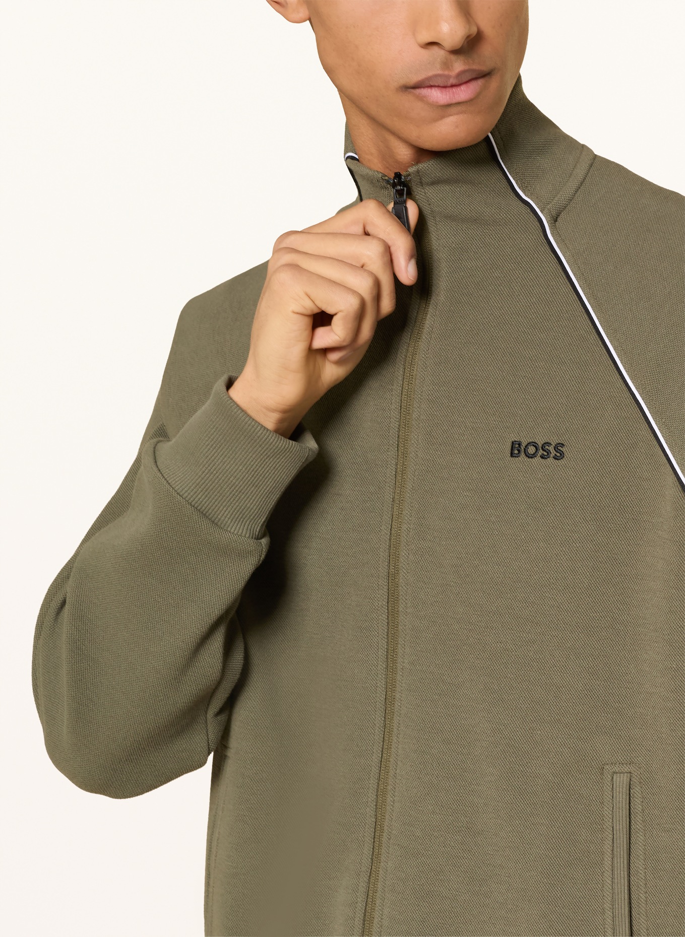 BOSS trainingspak: KAKI / WIT / ZWART