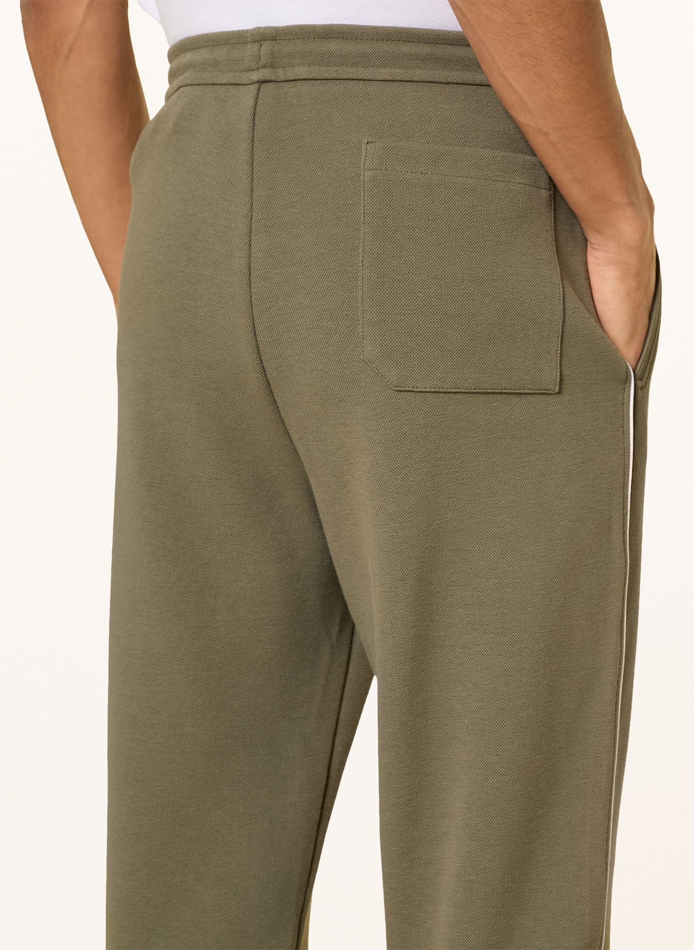 BOSS trainingspak: KAKI / WIT / ZWART