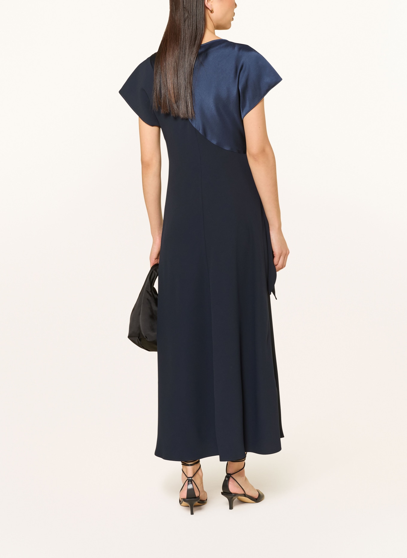 ELENA MIRO večerní šaty: TMAVĚ MODRÁ