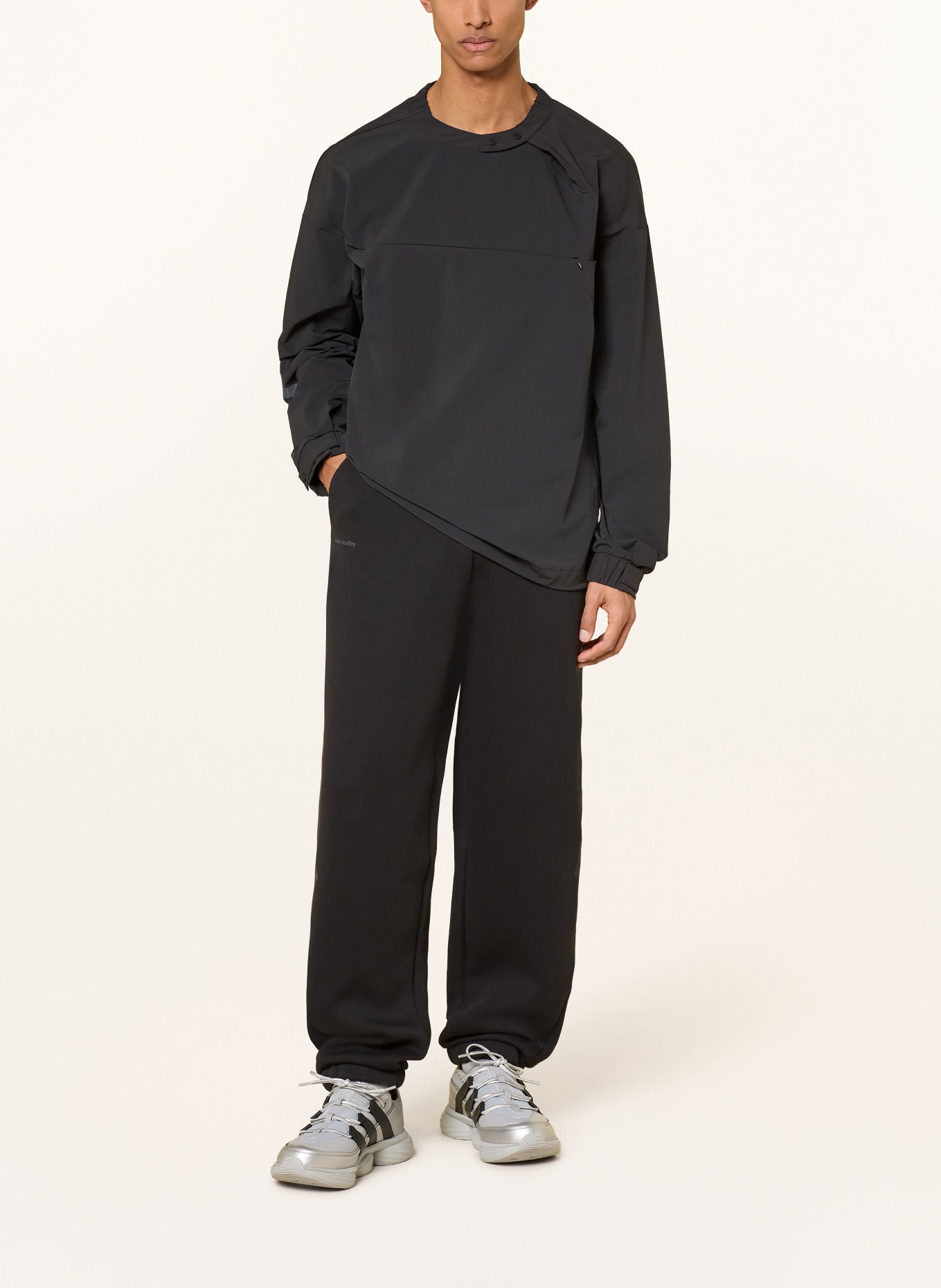 adidas Spodnie dresowe ADIDAS X ENTIRE STUDIOS Z.N.E. UNIFORM: CZARNY