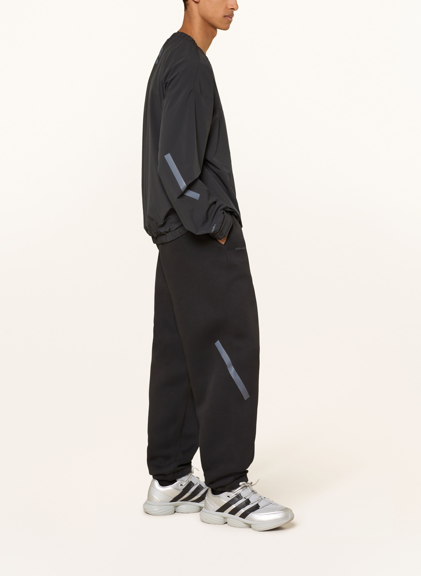 adidas Spodnie dresowe ADIDAS X ENTIRE STUDIOS Z.N.E. UNIFORM: CZARNY