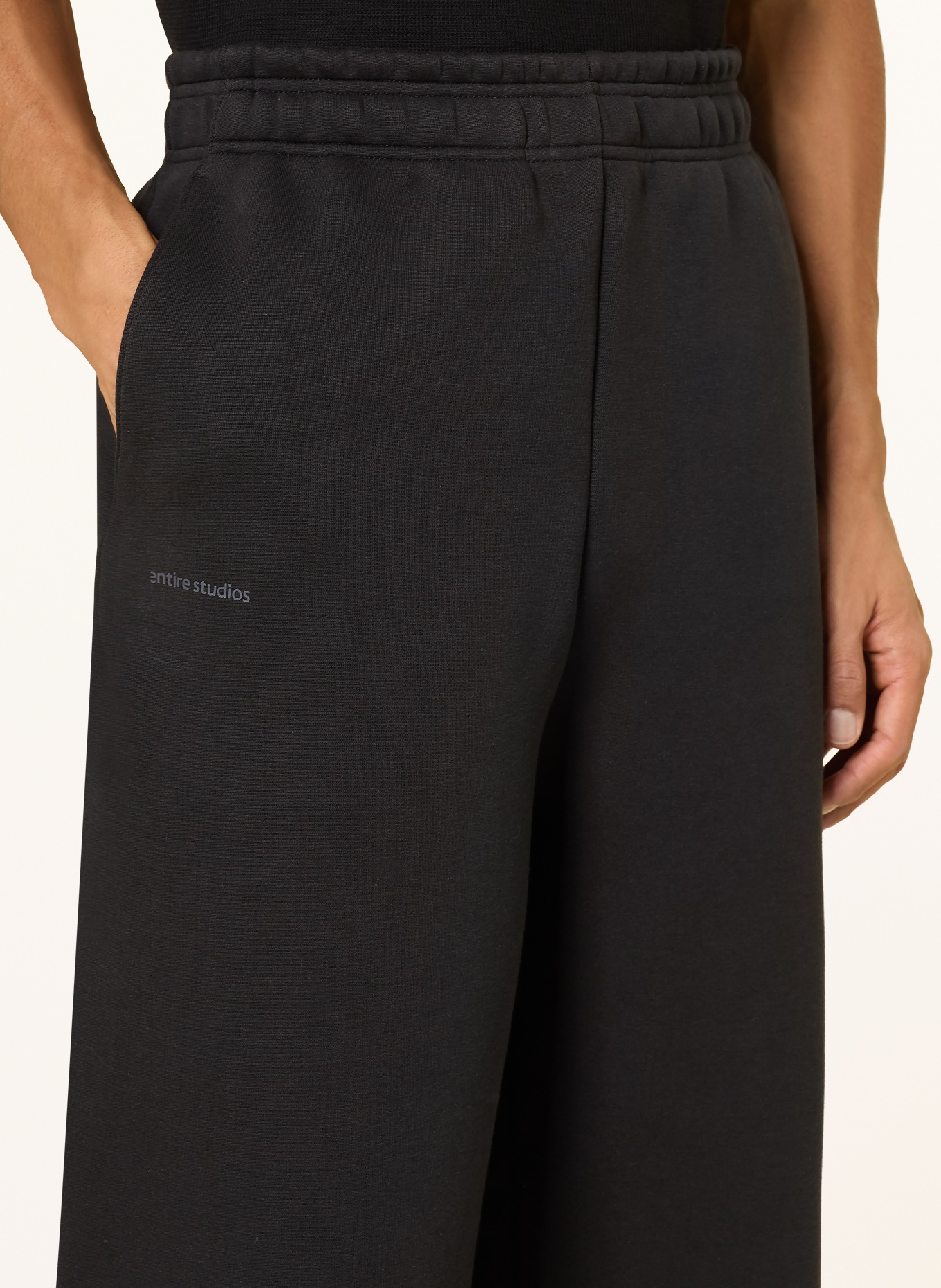 adidas Spodnie dresowe ADIDAS X ENTIRE STUDIOS Z.N.E. UNIFORM: CZARNY