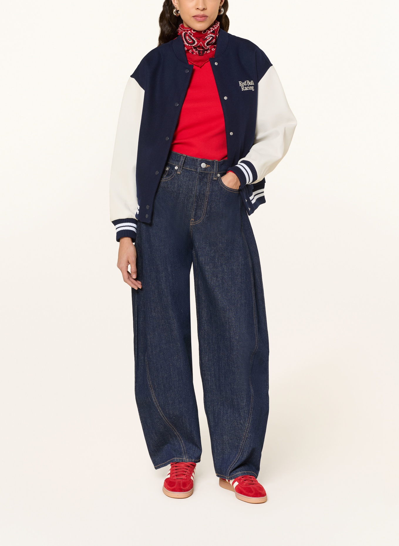 Red Bull RACING x PEPE JEANS Collegejasje van verschillende materialen: DONKERBLAUW / CRÈME / ROOD