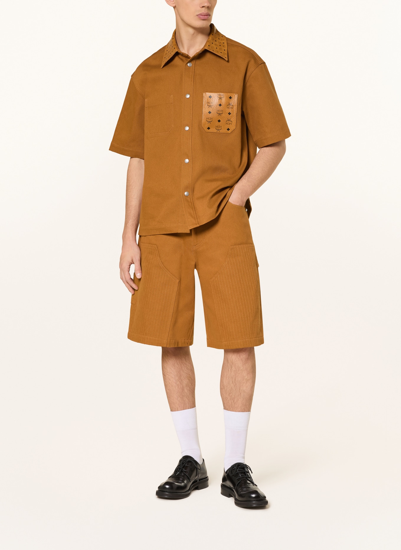 MCM Korte broeken: COGNAC