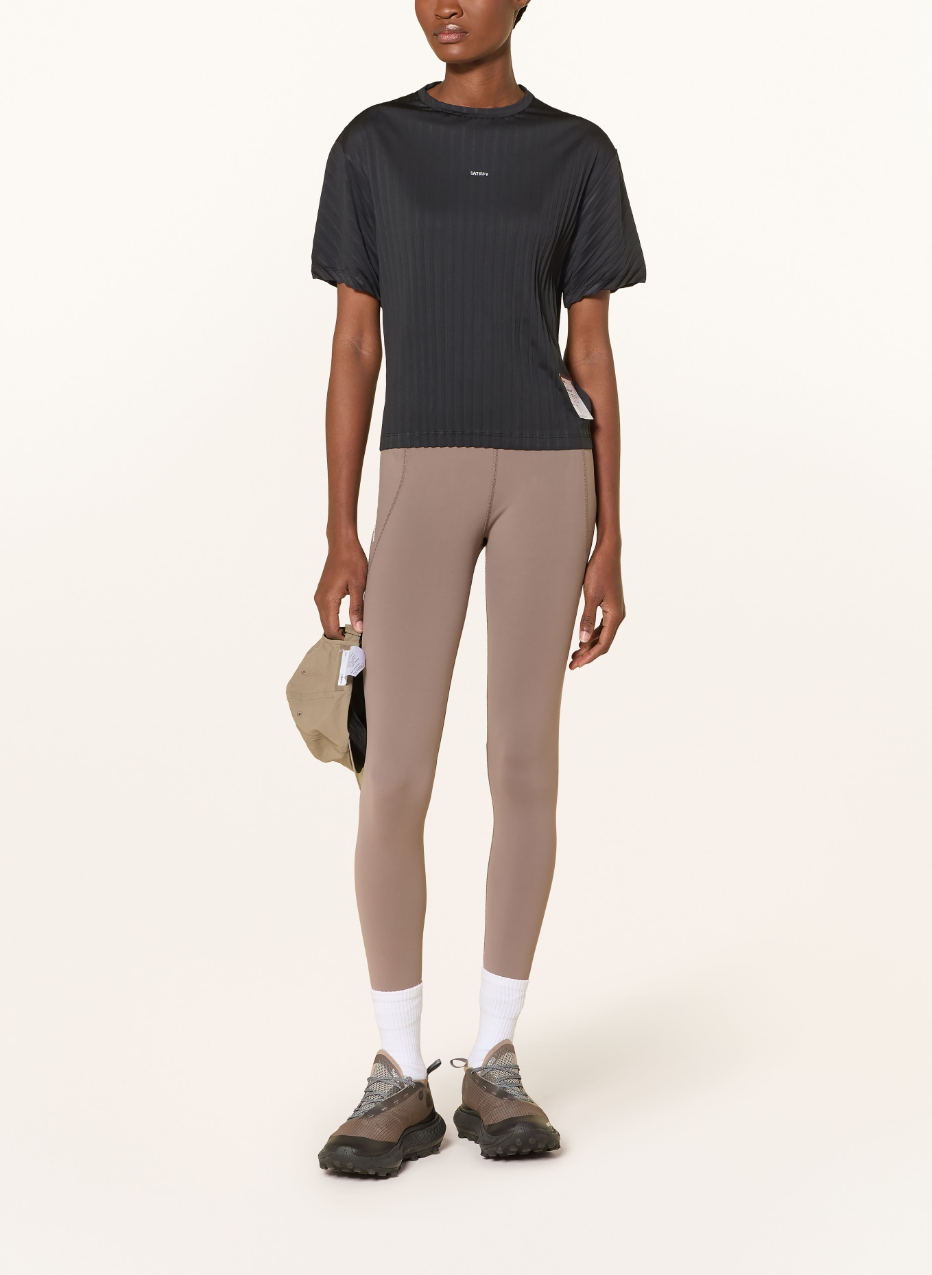 SATISFY AURALITE™ PLEATED running shirt: BLACK