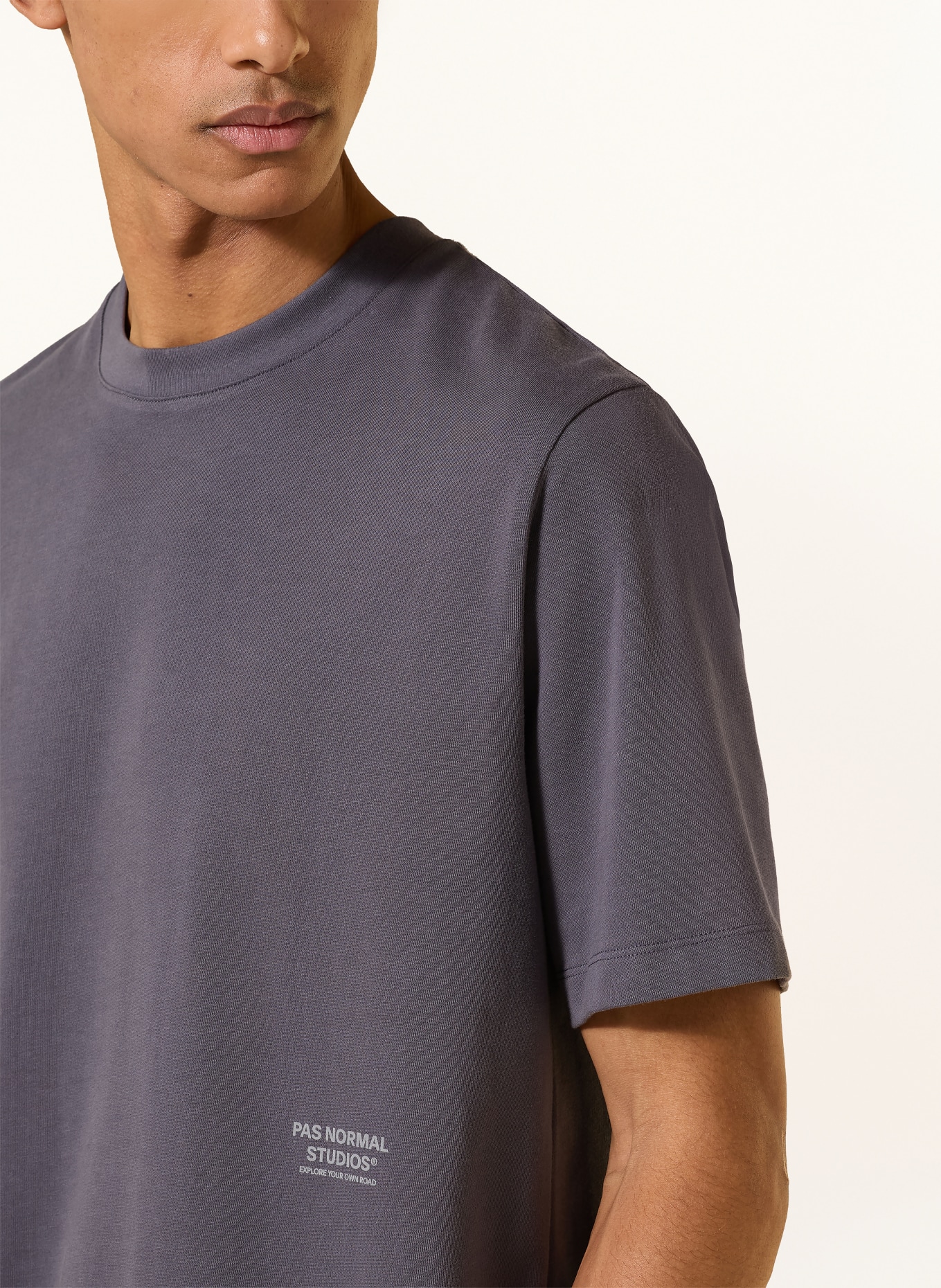 PAS NORMAL STUDIOS T-shirt OFF-RACE: GRIS FONCÉ