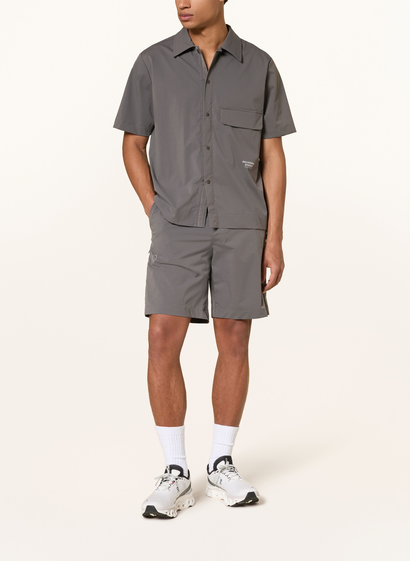 PAS NORMAL STUDIOS Short OFF-RACE LIGHT TECH: GRIS FONCÉ