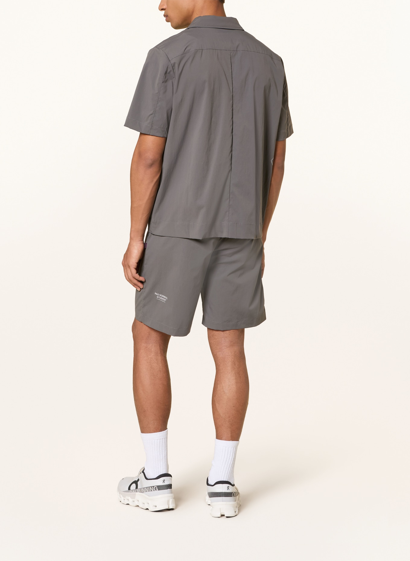 PAS NORMAL STUDIOS Short OFF-RACE LIGHT TECH: GRIS FONCÉ