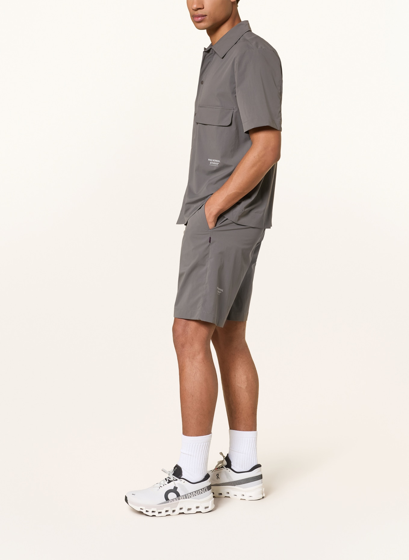 PAS NORMAL STUDIOS Short OFF-RACE LIGHT TECH: GRIS FONCÉ