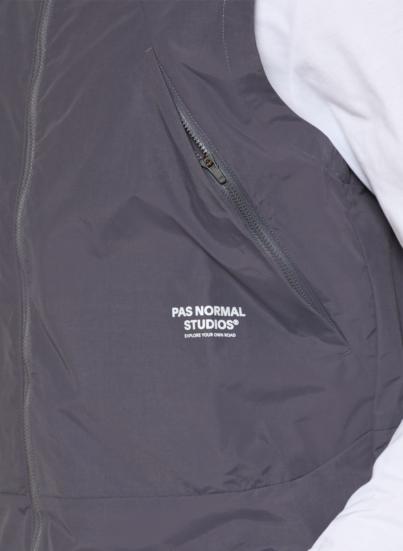 PAS NORMAL STUDIOS Gilet OFF-RACE: GRIS FONCÉ