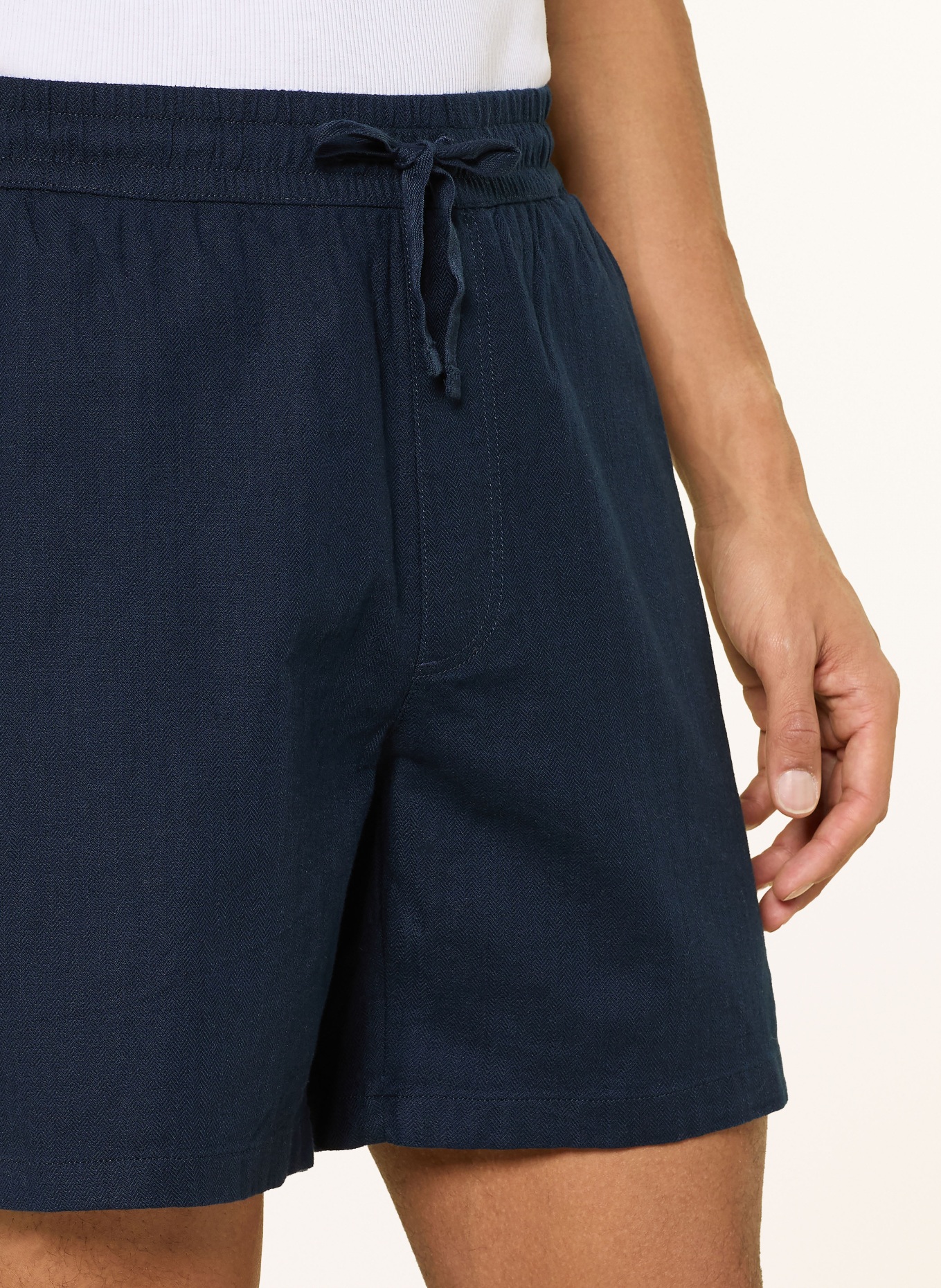 TOMMY JEANS Shorts: DARK BLUE