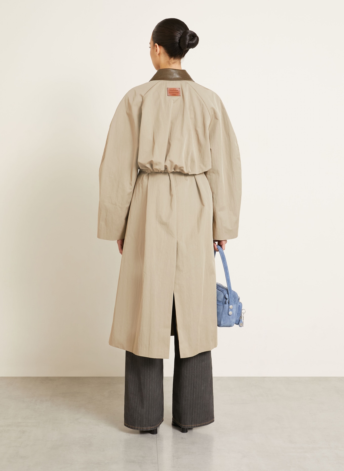 Acne Studios trenchcoat: GRIJS / KAKI
