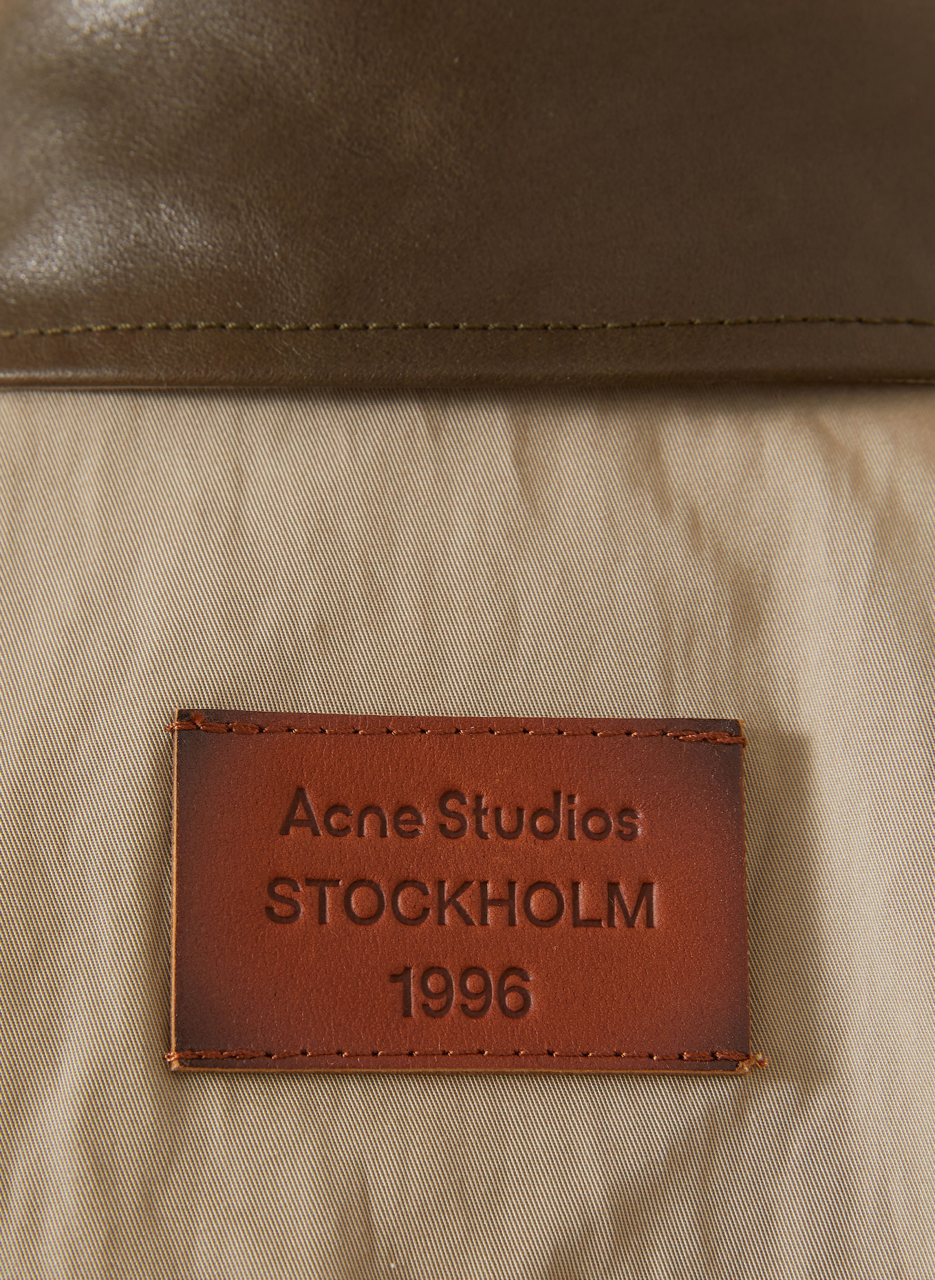 Acne Studios trenchcoat: GRIJS / KAKI