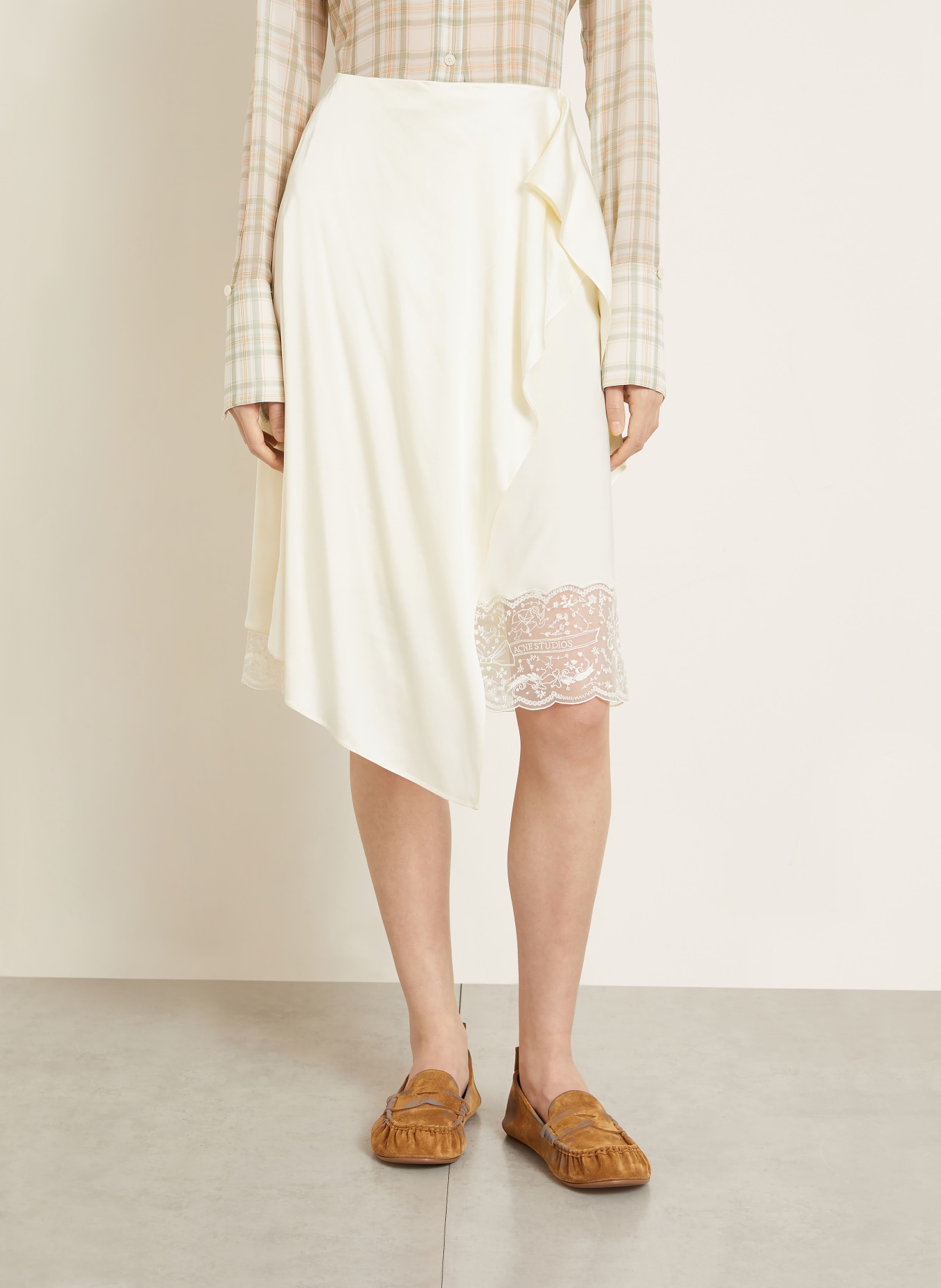 Acne Studios Satinrock mit Spitze: CREME