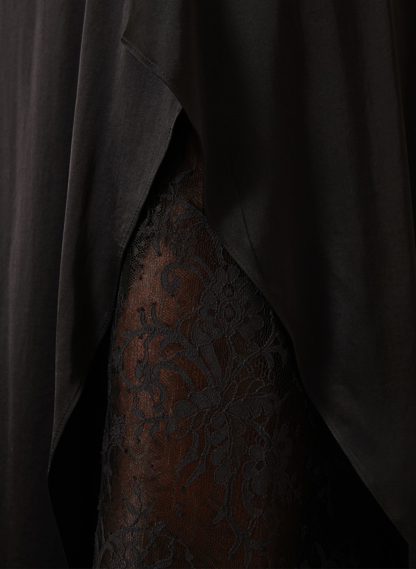 Acne Studios Satijnen jurk met kant: ZWART