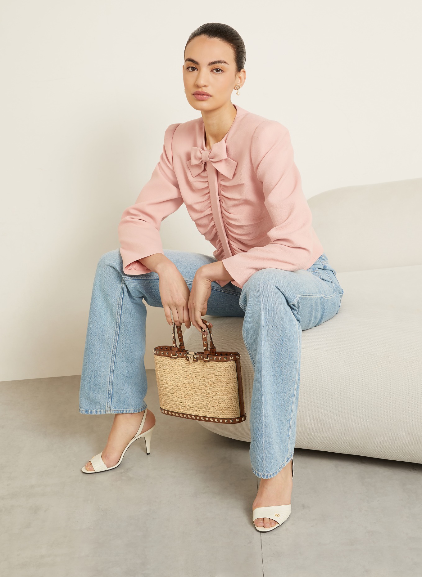 VALENTINO GARAVANI Schoudertas ROCKSTUD SMALL met studs: BEIGE / GOUD / BRUIN