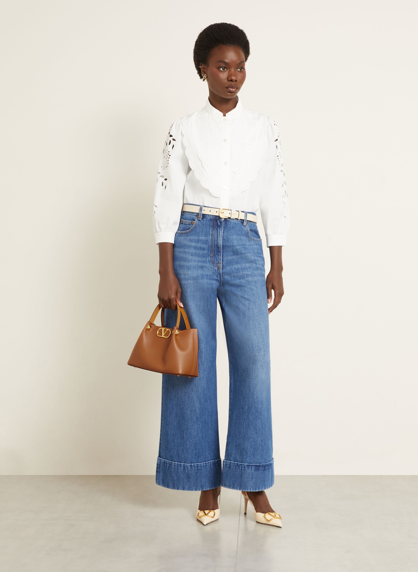 VALENTINO GARAVANI Handtas VLOGO SIGNATURE SMALL met studs: COGNAC / GOUD