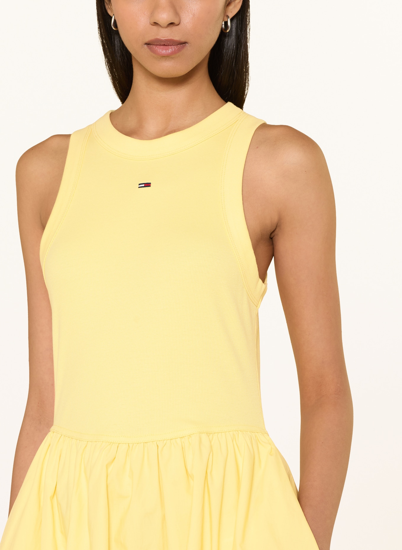 TOMMY JEANS Kleid im Materialmix: GELB