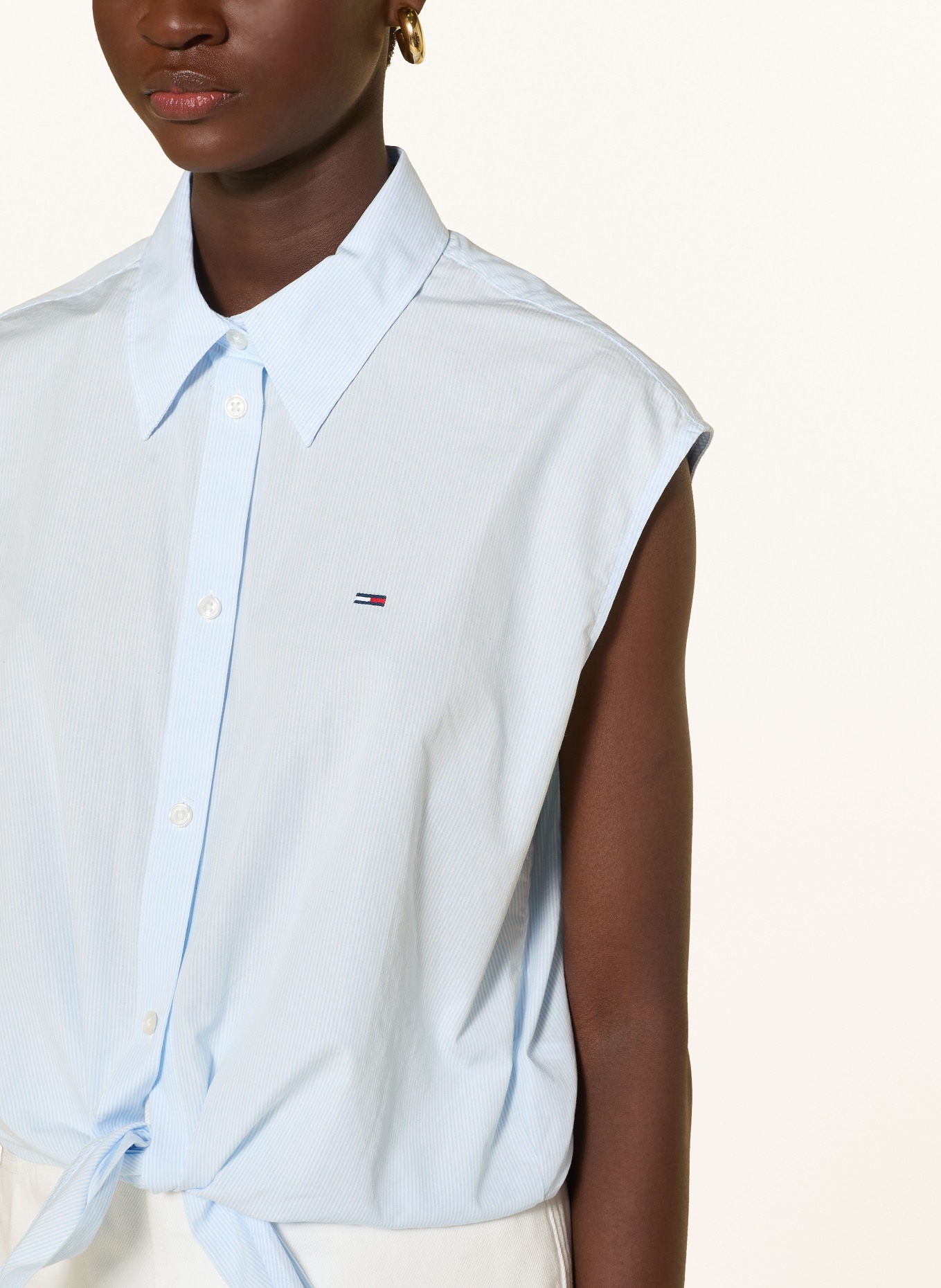 TOMMY JEANS bluzka: JASNONIEBIESKI / BIAŁY