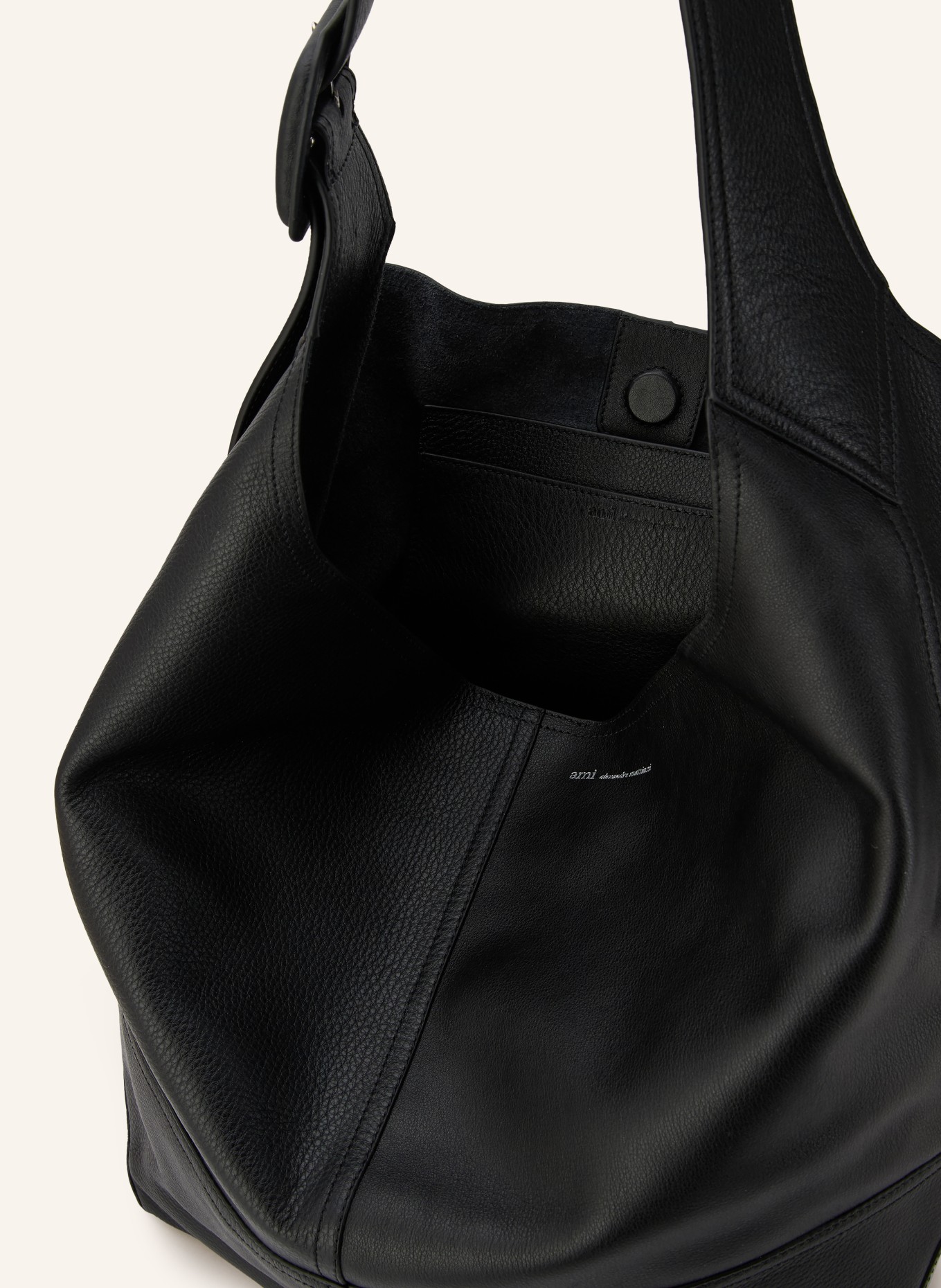 AMI PARIS Beuteltasche ETIENNE: SCHWARZ