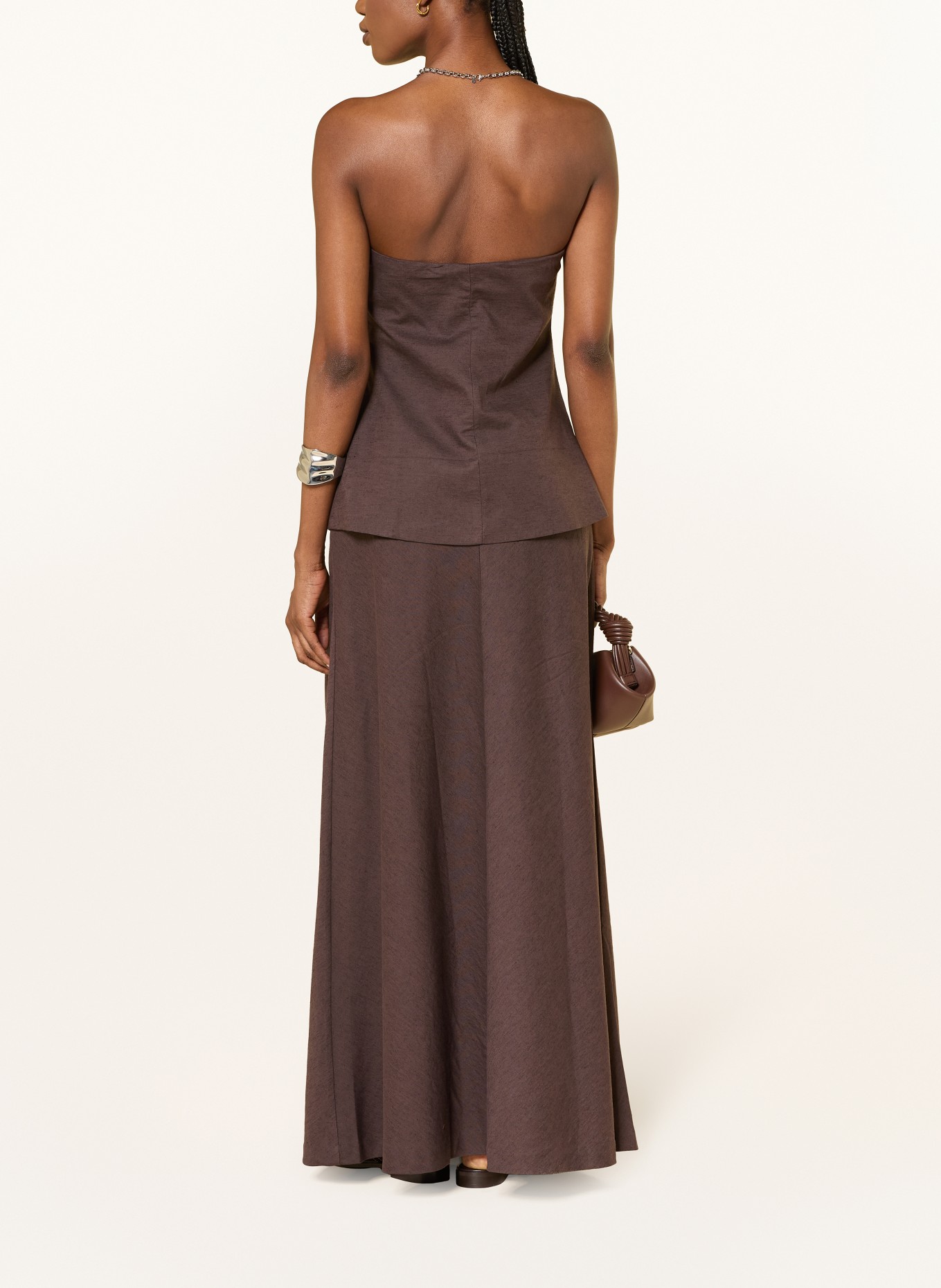 MRS & HUGS Sukienka z odkrytymi ramionami: CIEMNOBRĄZOWY