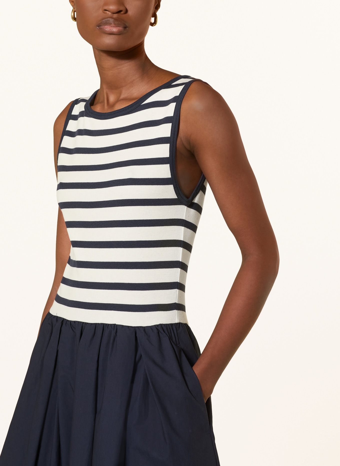 GANT Kleid im Materialmix: WEISS / DUNKELBLAU