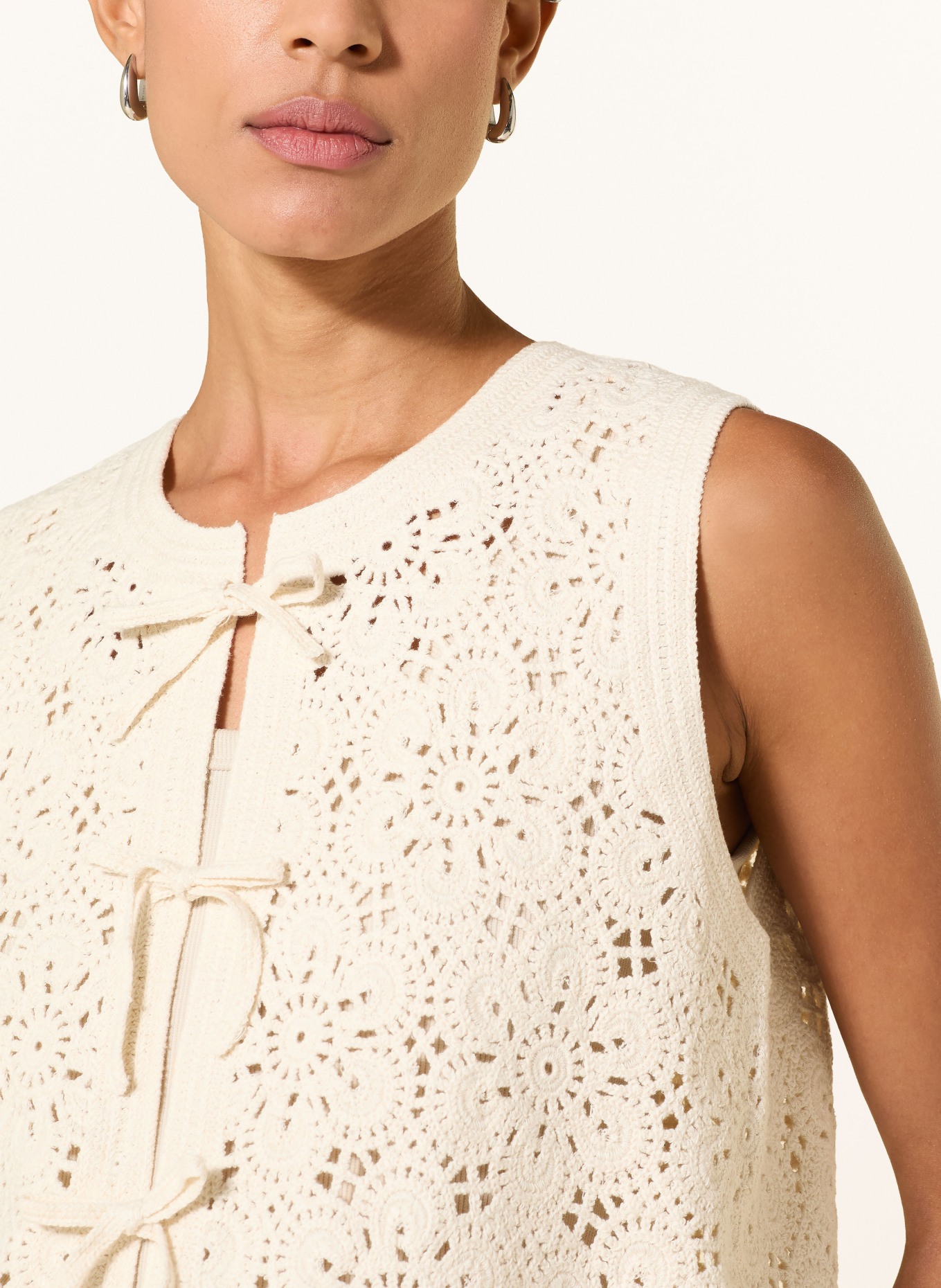 darling harbour crochet vest: BEIGE