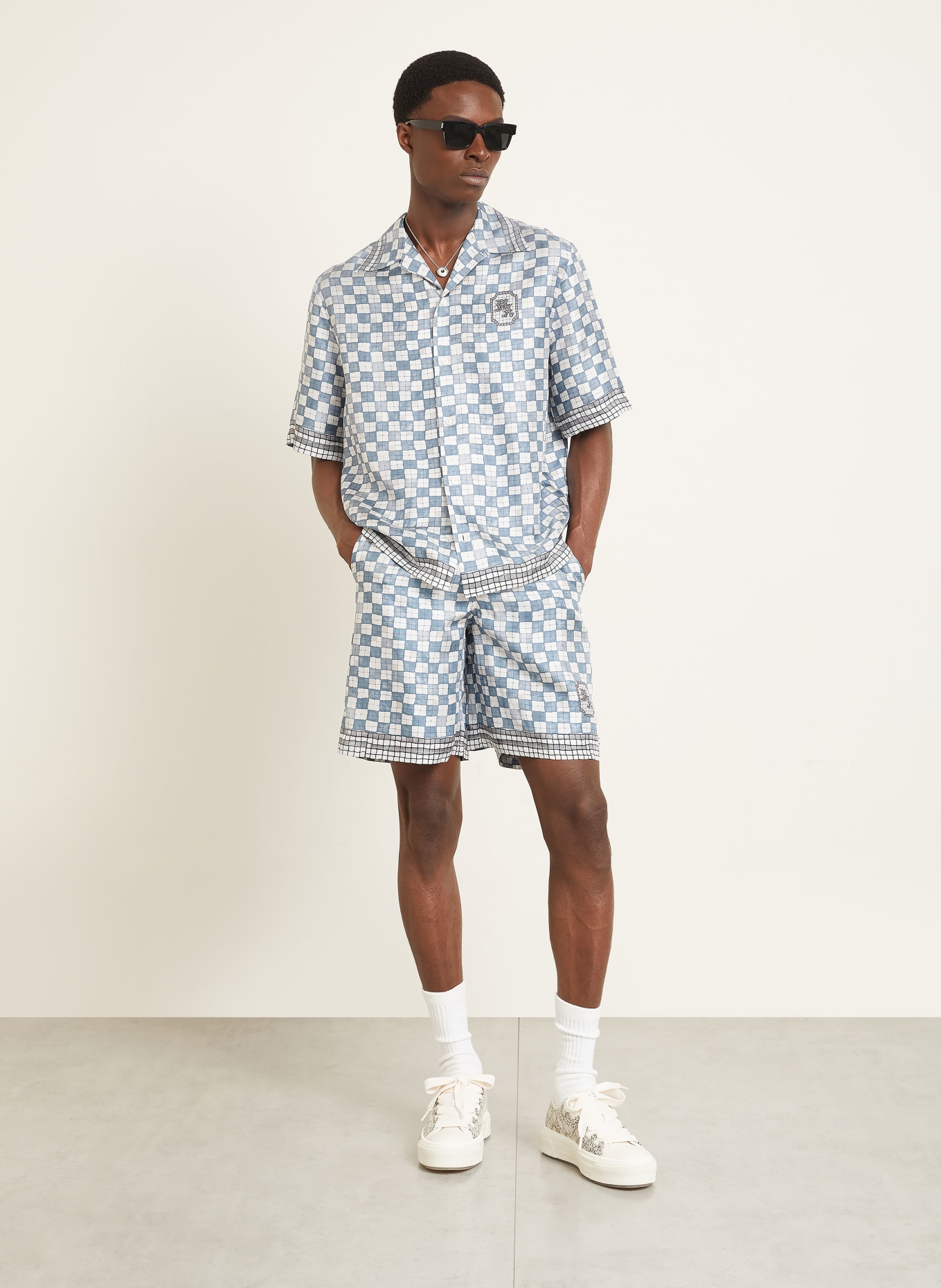 AMIRI Seidenshorts: BLAUGRAU / WEISS / SCHWARZ