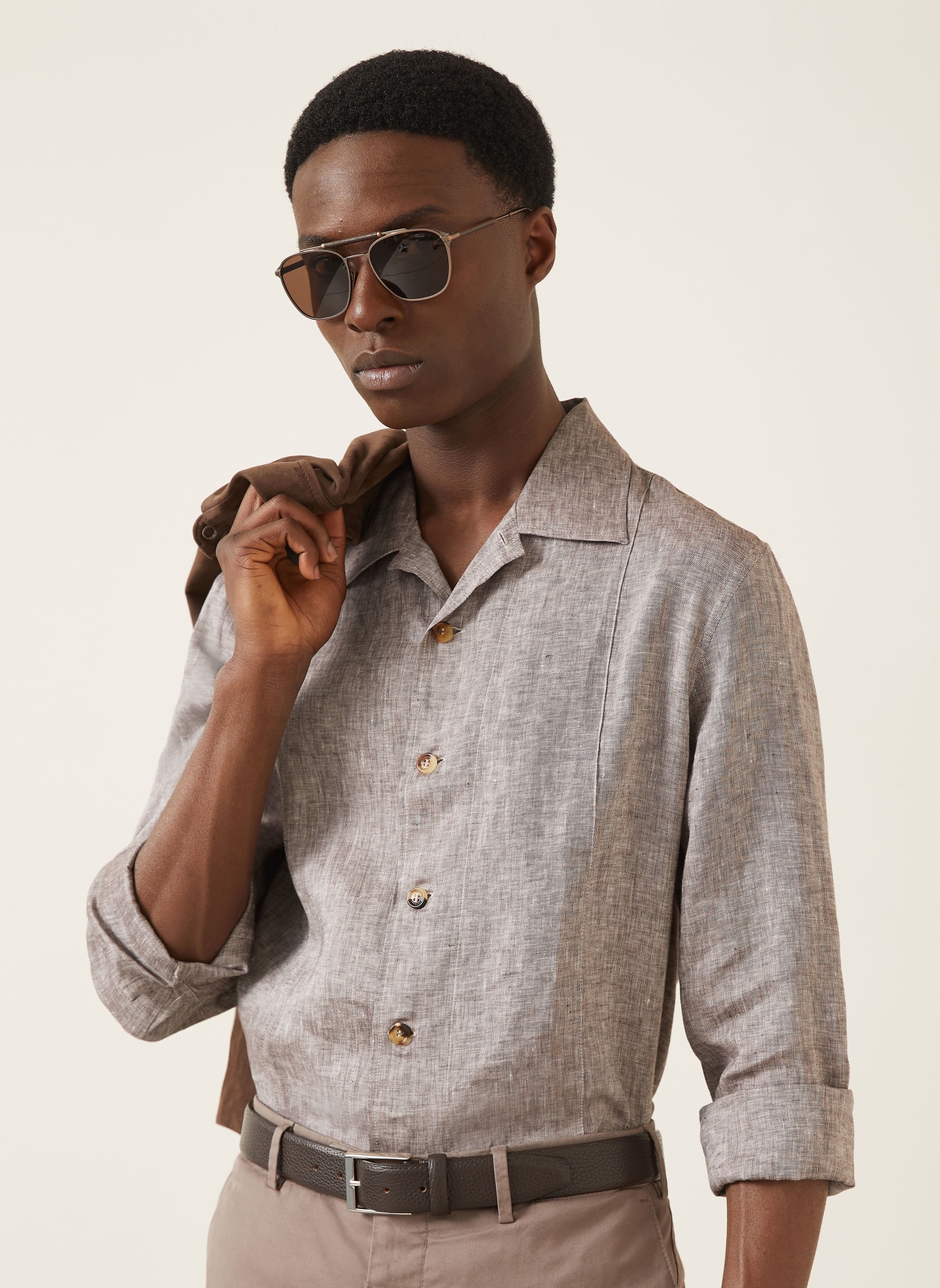 BRUNELLO CUCINELLI Comfort Fit linen shirt: DARK BROWN / WHITE