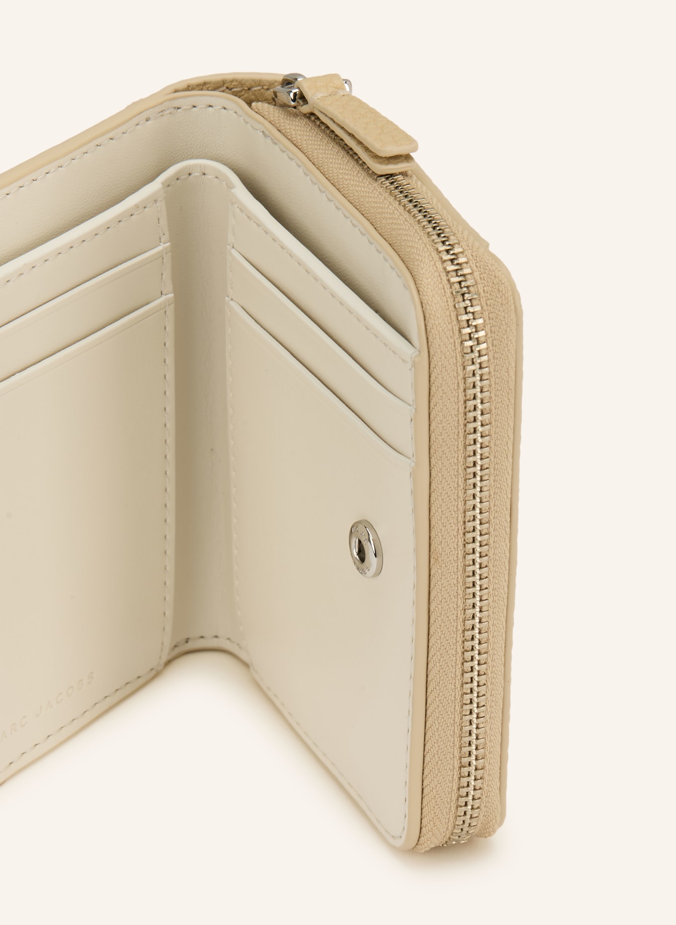 MARC JACOBS Peněženka THE MINI COMPACT WALLET: BÉŽOVÁ / RŮŽOVÁ / ŽLUTÁ