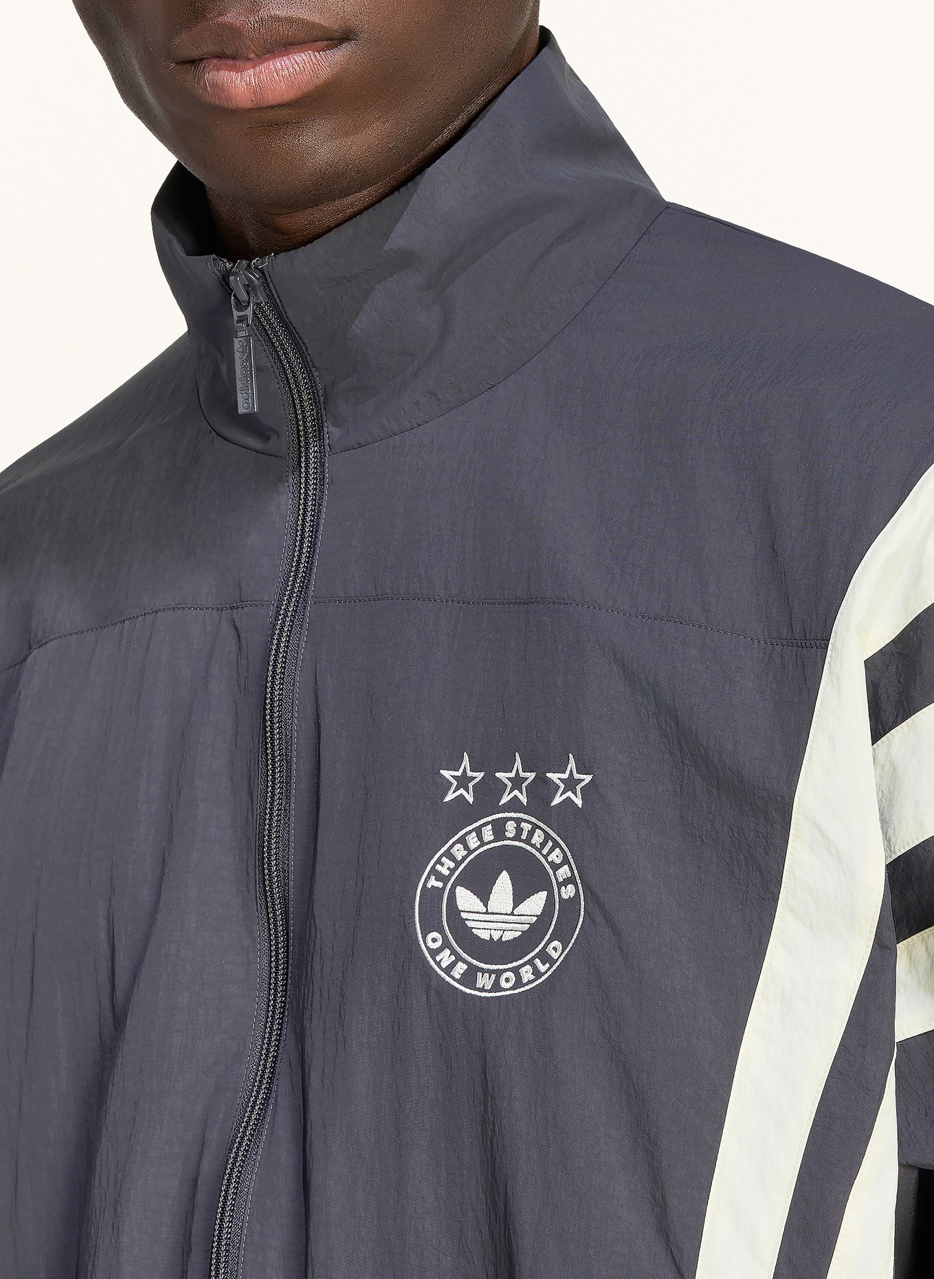 adidas Originals ORIGINALS SANTIAGO Training Jacket: DARK GRAY / WHITE