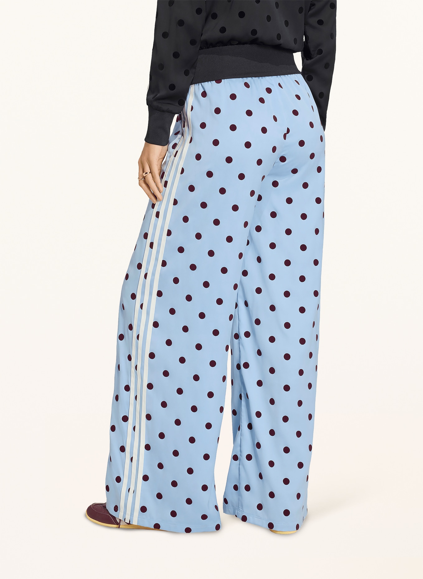 adidas Originals Broek SATIN POLKA DOTS WIDE LEG PANT: LICHTBLAUW / DONKERROOD