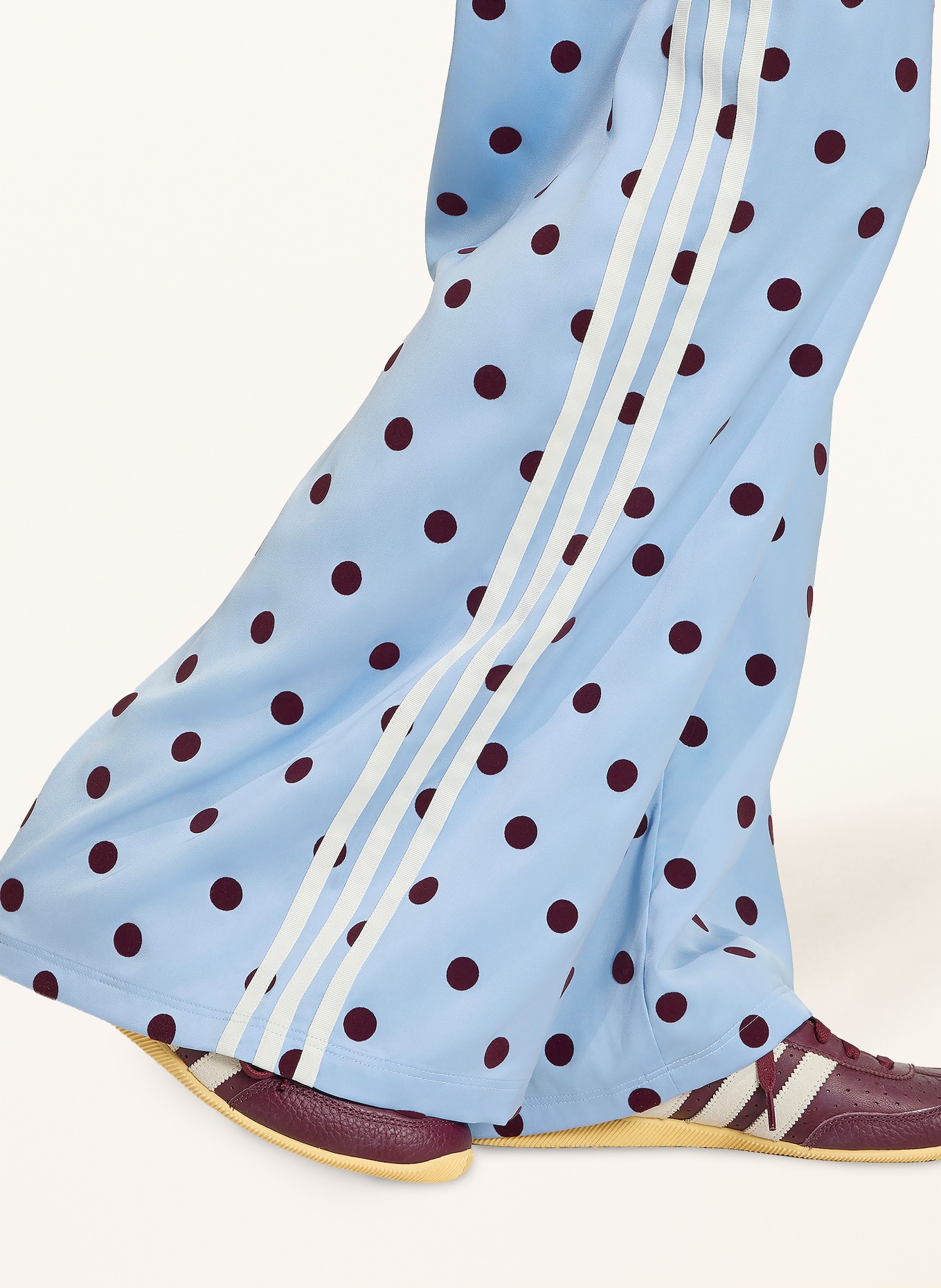 adidas Originals Broek SATIN POLKA DOTS WIDE LEG PANT: LICHTBLAUW / DONKERROOD