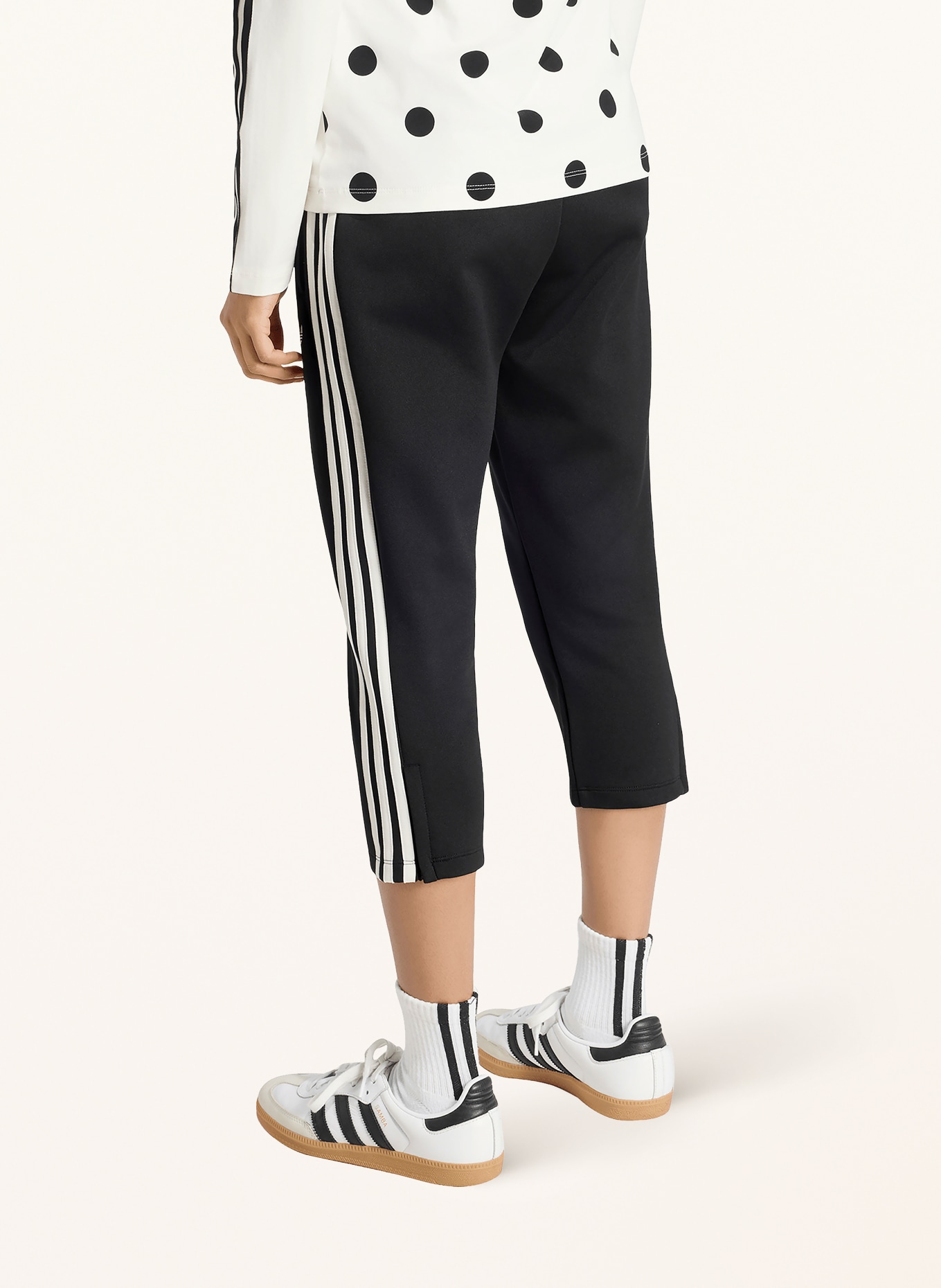 adidas Originals 3/4 kalhoty SUPERSTAR s pruhy: ČERNÁ / BÍLÁ